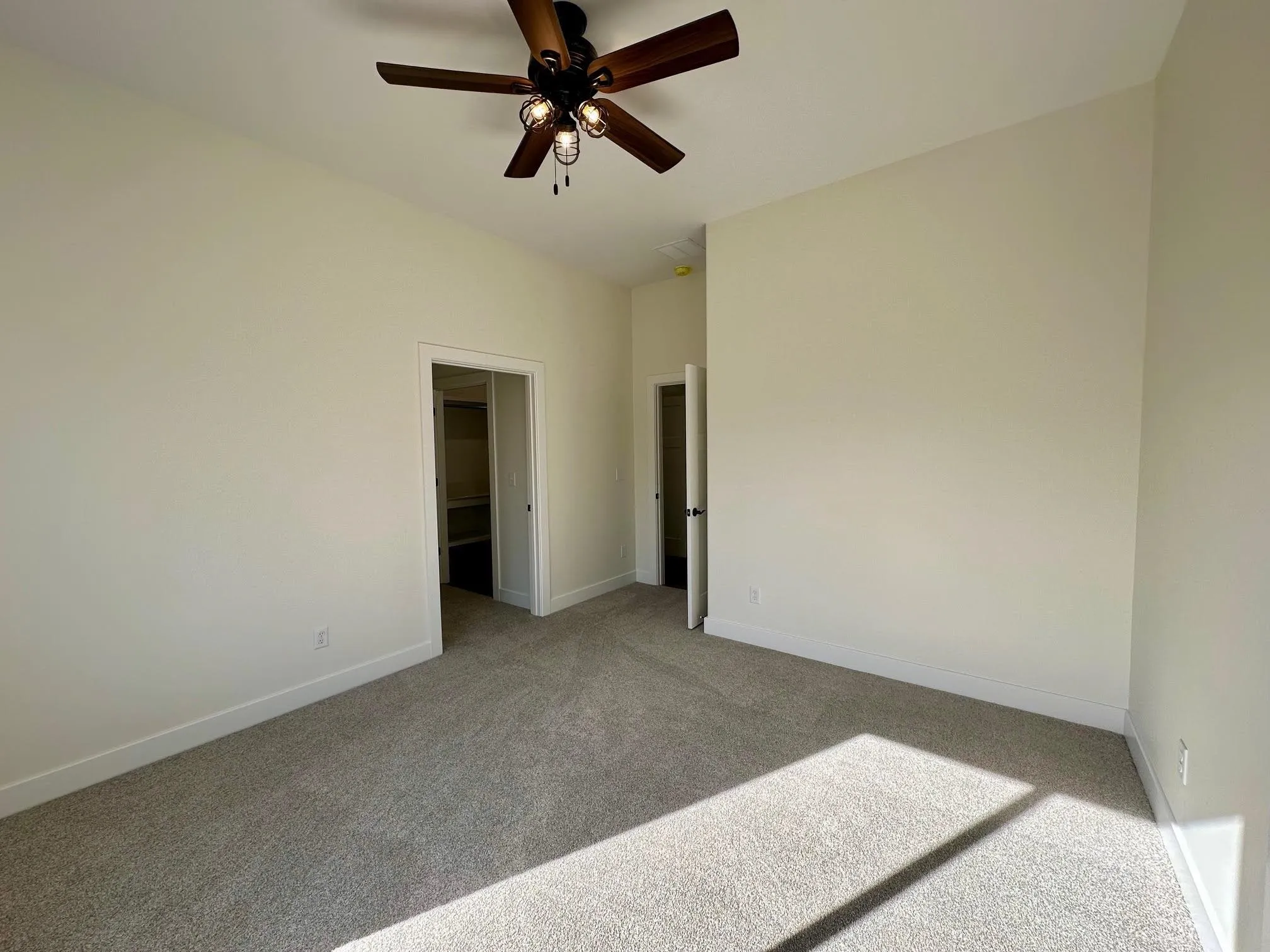 Halstead, Kansas 67056, United States, 2 Bedrooms Bedrooms, ,2 BathroomsBathrooms,Residential,Active,94476