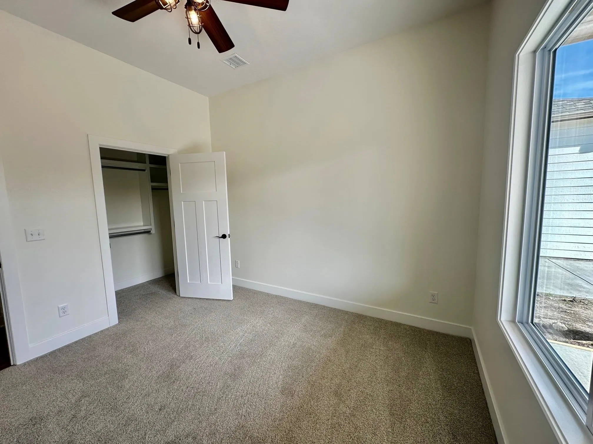 Halstead, Kansas 67056, United States, 2 Bedrooms Bedrooms, ,2 BathroomsBathrooms,Residential,Active,94476