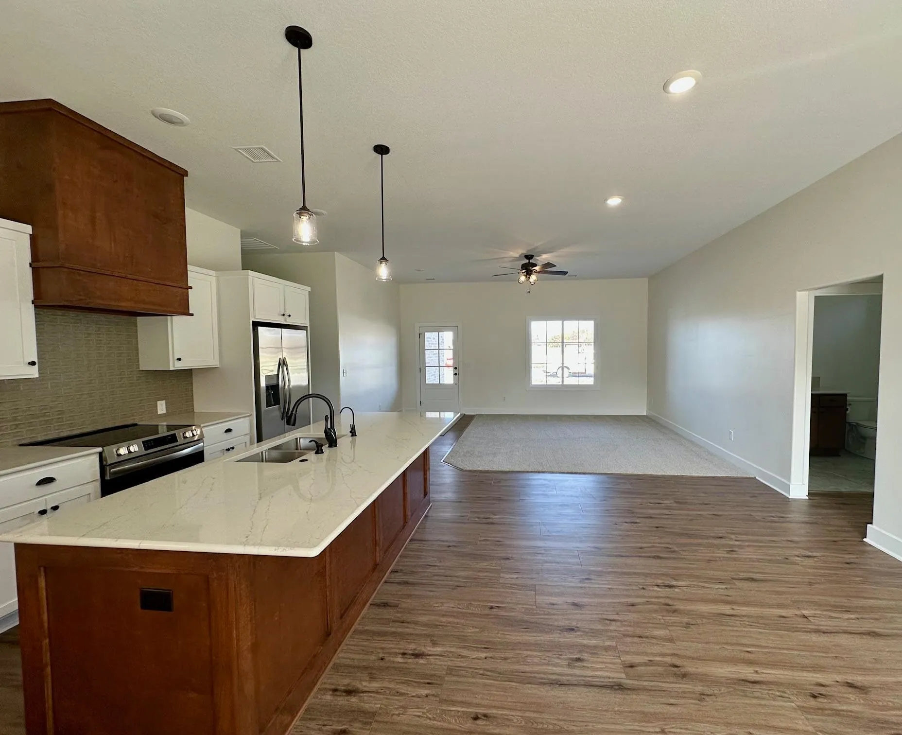 Halstead, Kansas 67056, United States, 2 Bedrooms Bedrooms, ,2 BathroomsBathrooms,Residential,Active,94476