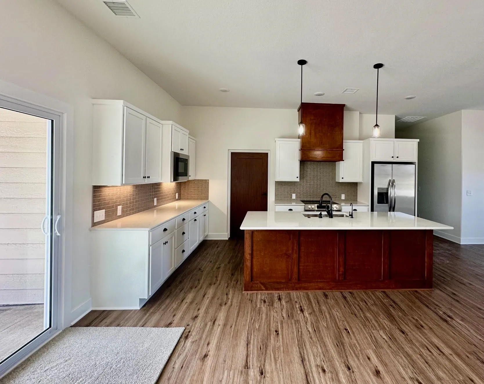 Halstead, Kansas 67056, United States, 2 Bedrooms Bedrooms, ,2 BathroomsBathrooms,Residential,Active,94476