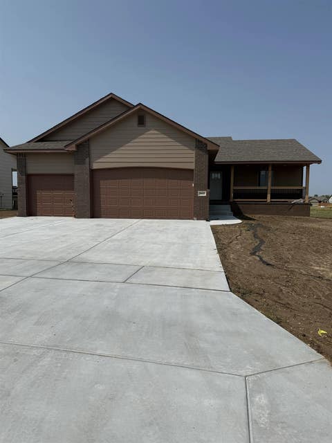 Homes For Sale - 2612 E Spring Meadows Ct<br/> Sedgwick County, Derby, KS 67037