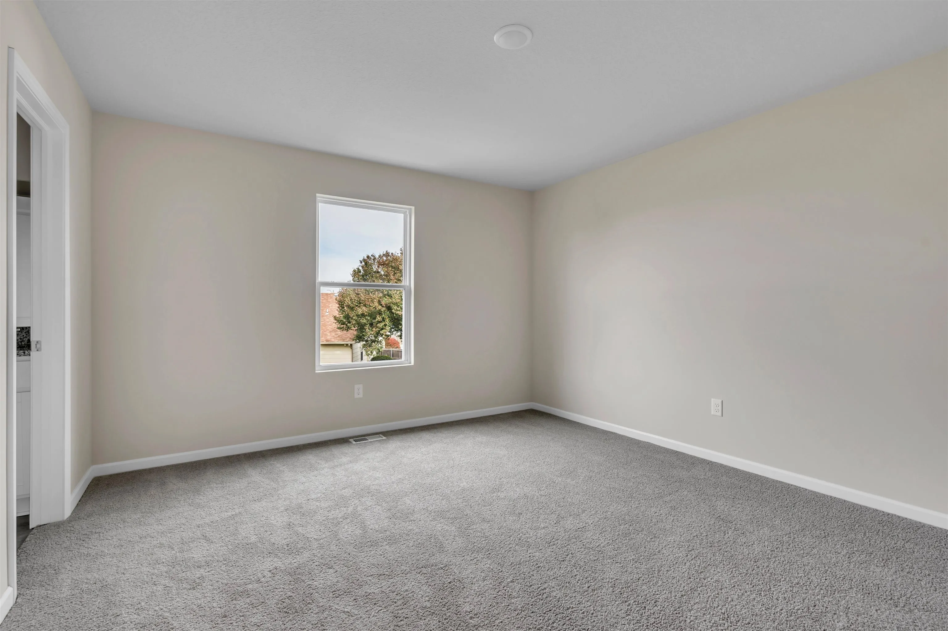 Valley Center, Kansas 67147, United States, 5 Bedrooms Bedrooms, ,3 BathroomsBathrooms,Residential,Pending,47171