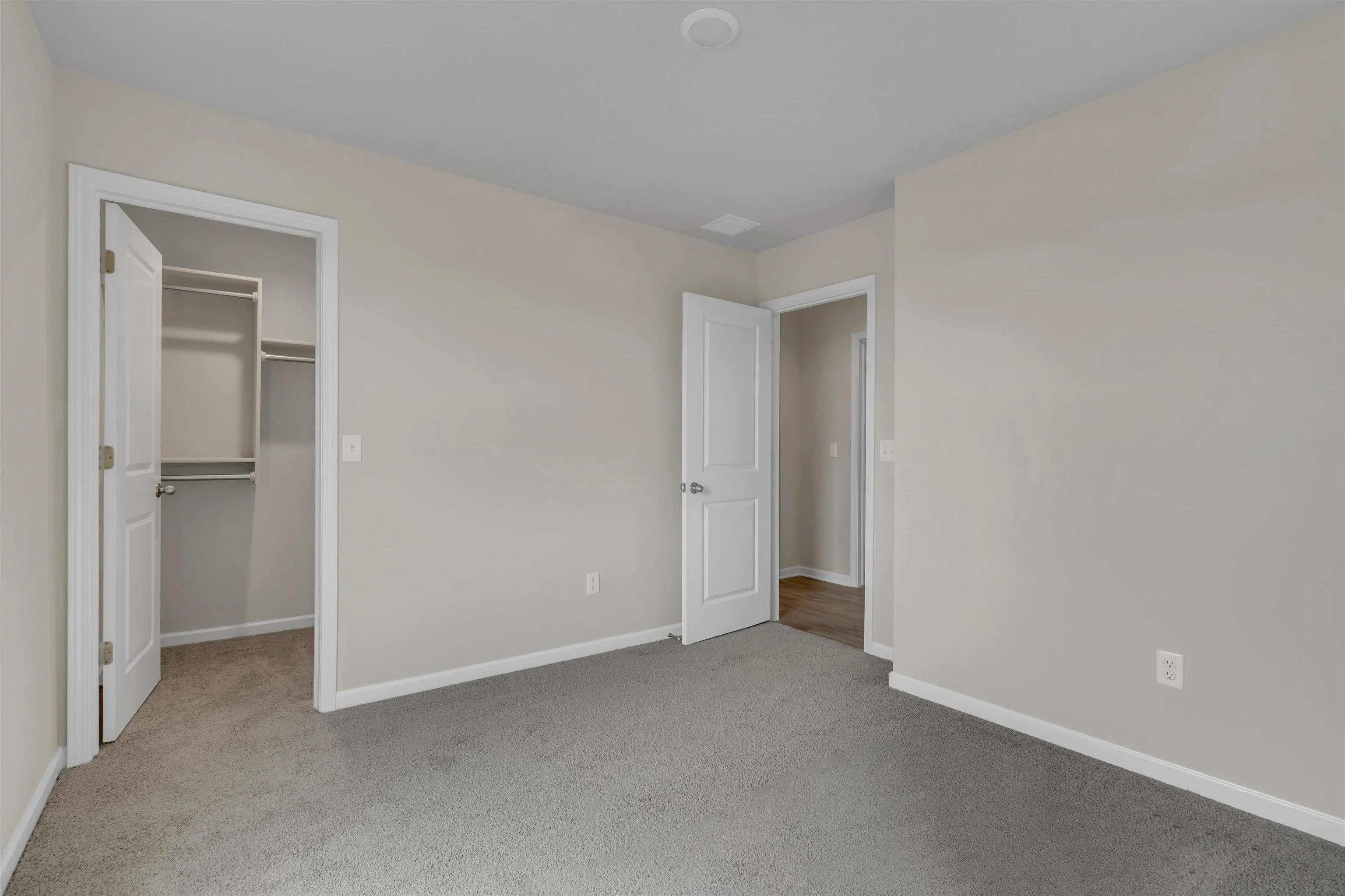 Valley Center, Kansas 67147, United States, 5 Bedrooms Bedrooms, ,3 BathroomsBathrooms,Residential,Pending,47171