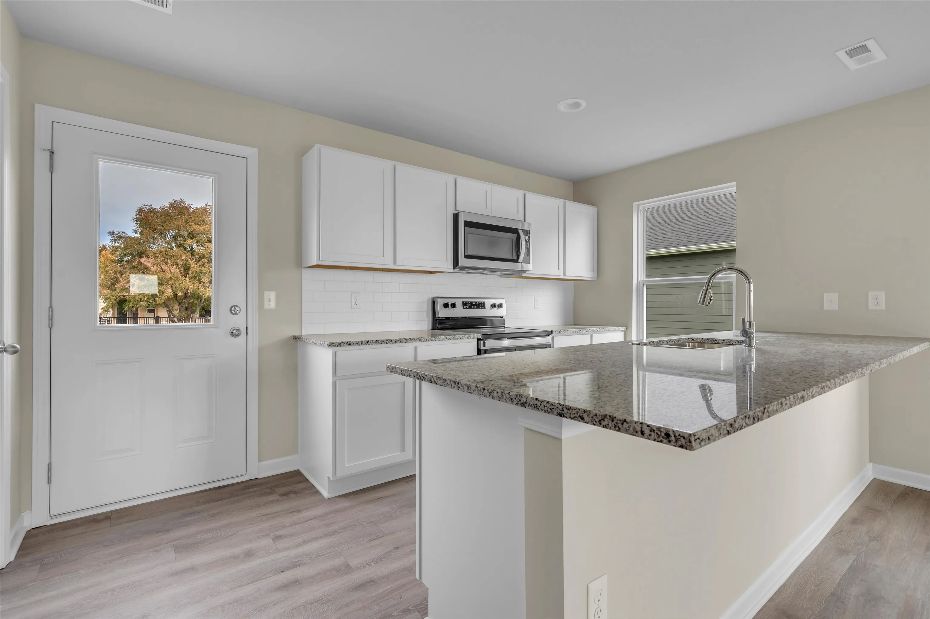 Valley Center, Kansas 67147, United States, 5 Bedrooms Bedrooms, ,3 BathroomsBathrooms,Residential,Pending,47171