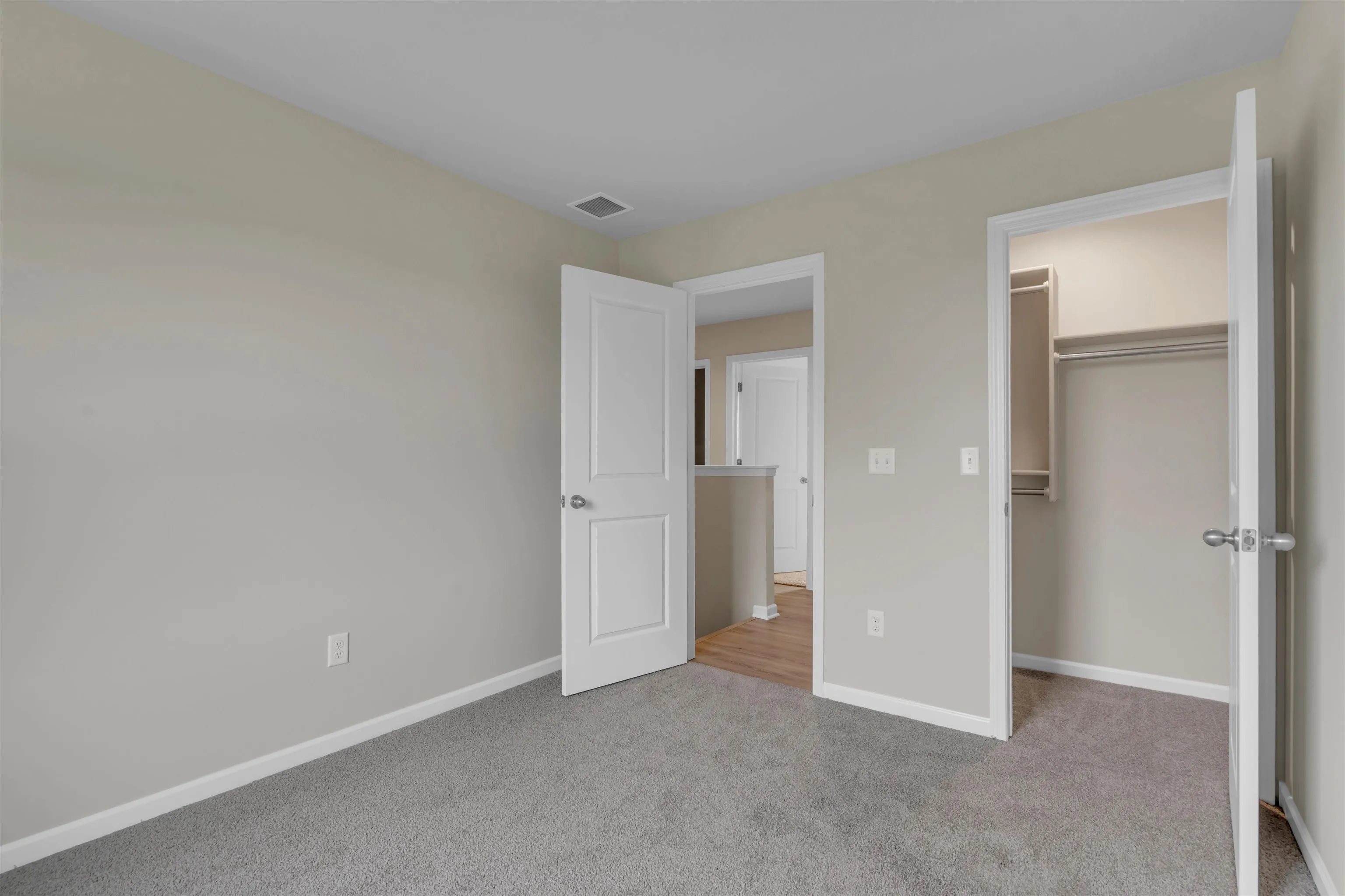 Valley Center, Kansas 67147, United States, 5 Bedrooms Bedrooms, ,3 BathroomsBathrooms,Residential,Pending,47171