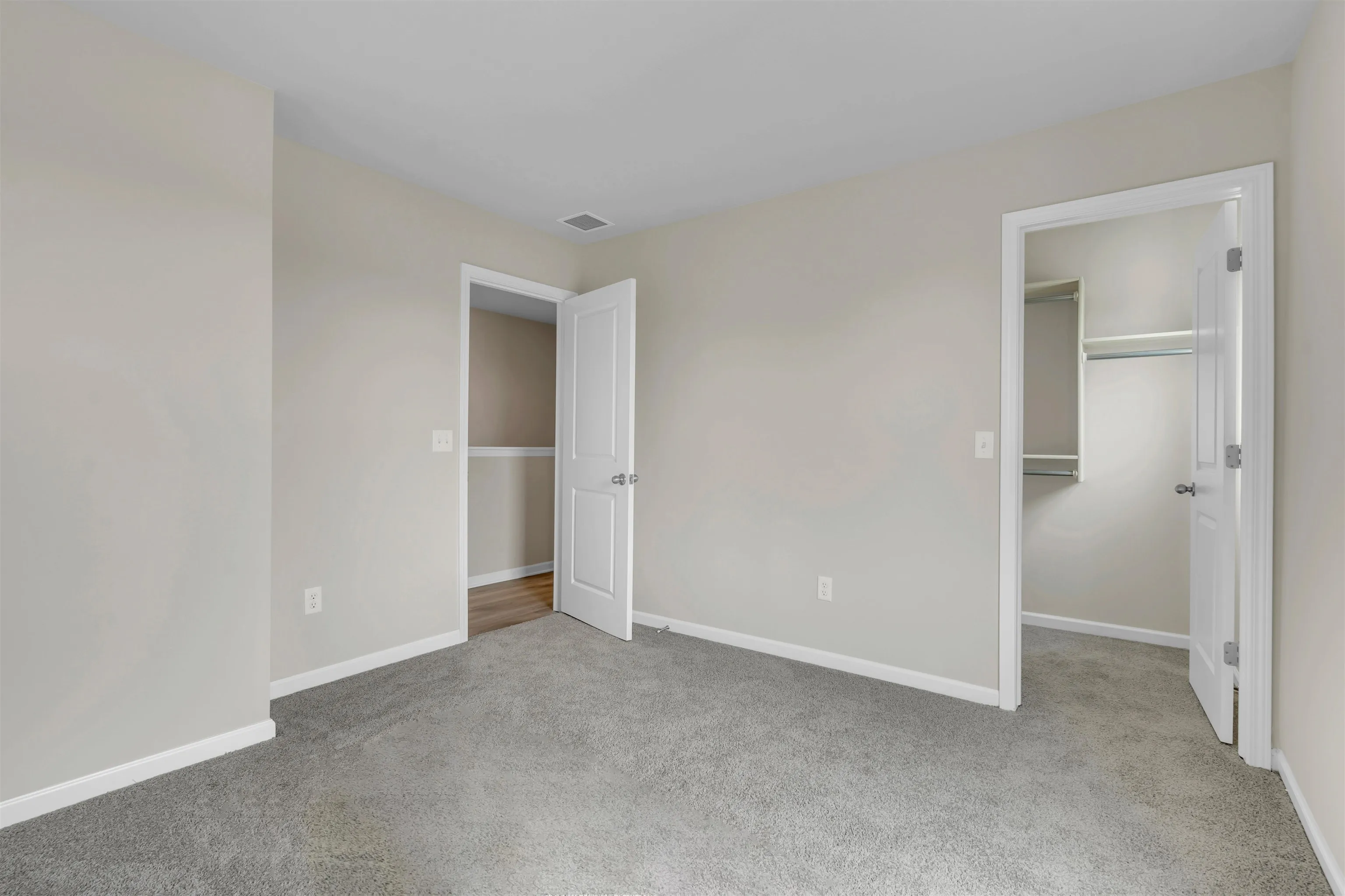 Valley Center, Kansas 67147, United States, 5 Bedrooms Bedrooms, ,3 BathroomsBathrooms,Residential,Pending,47171