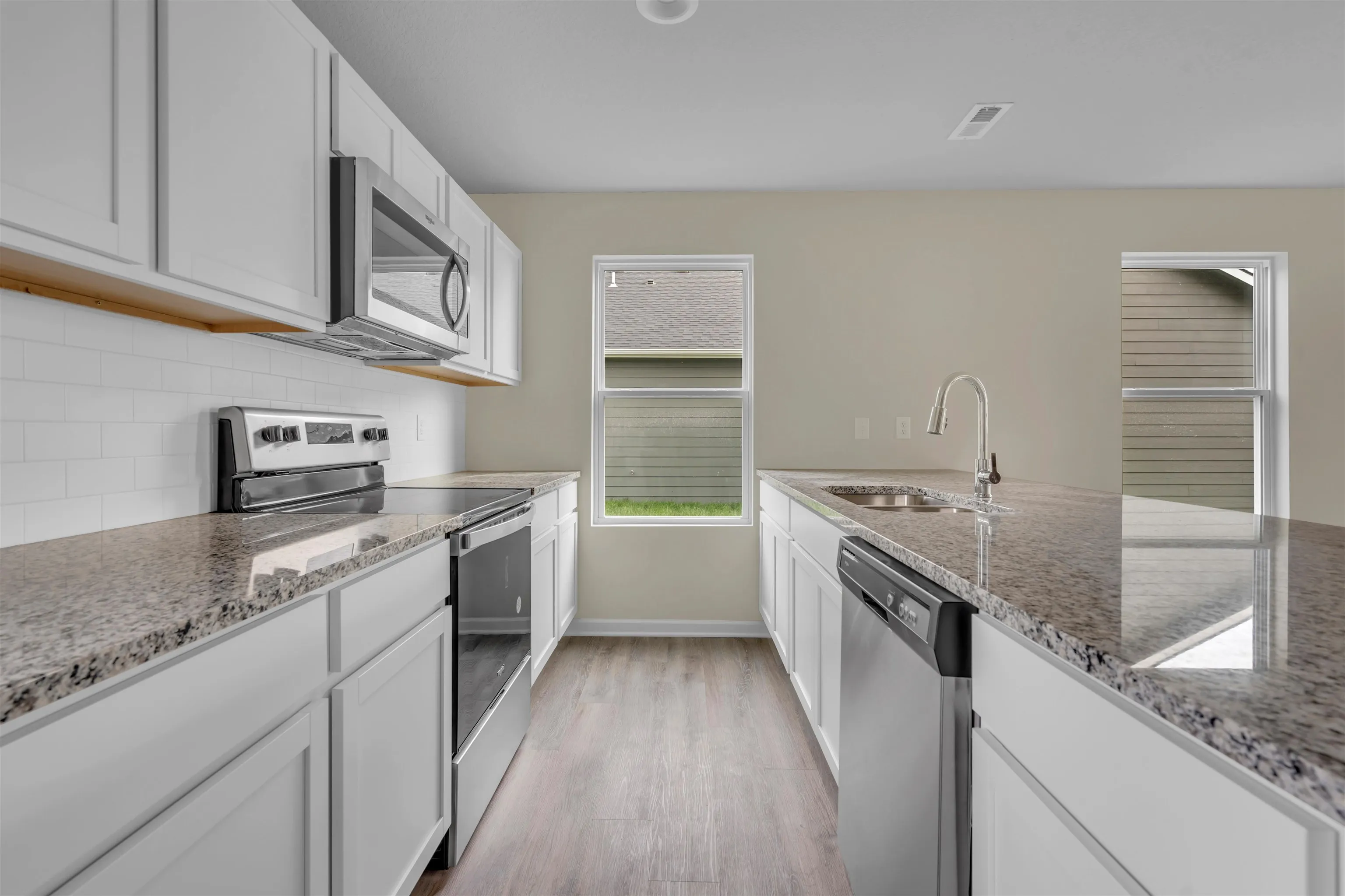 Valley Center, Kansas 67147, United States, 5 Bedrooms Bedrooms, ,3 BathroomsBathrooms,Residential,Pending,47171