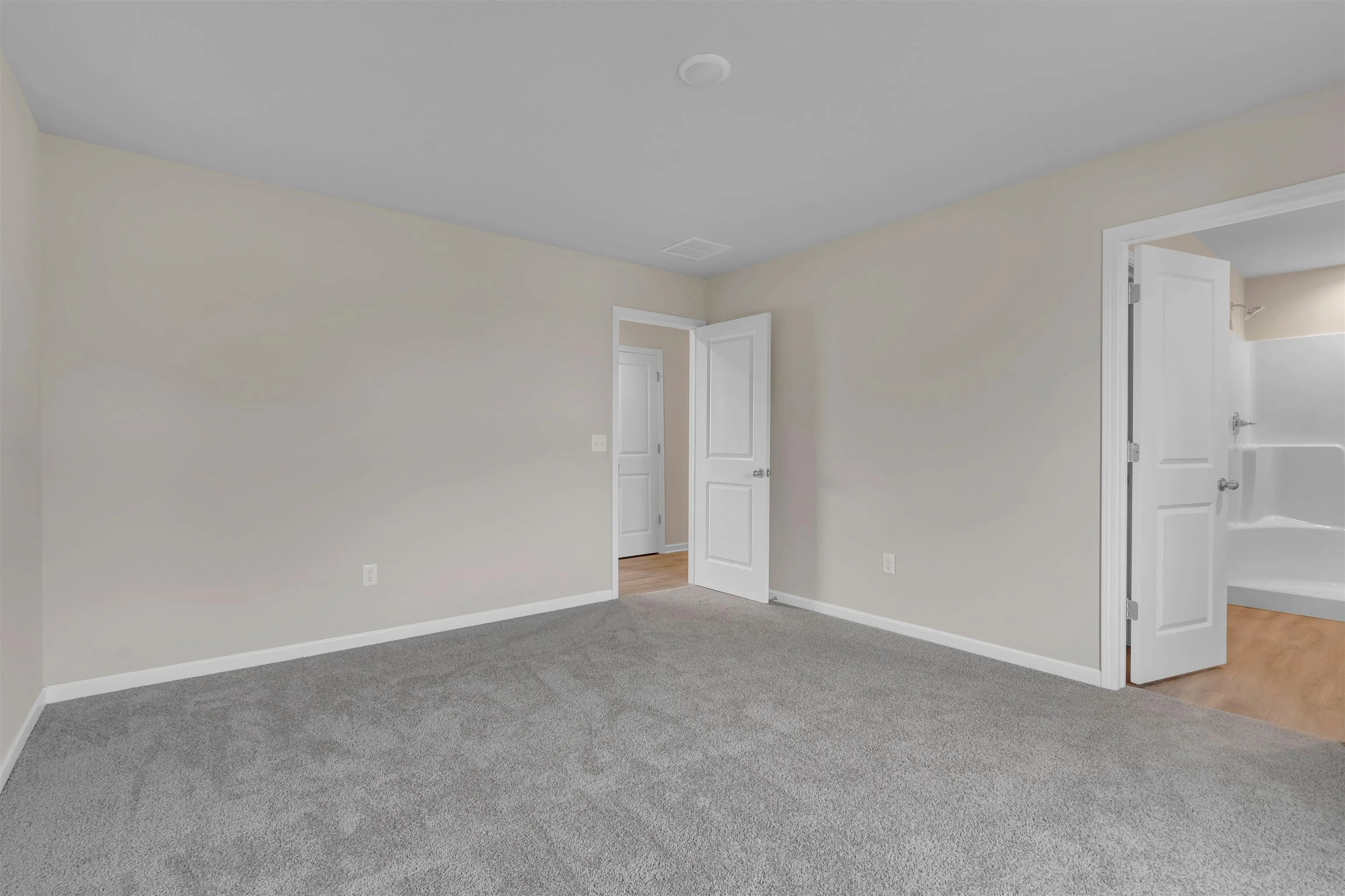 Valley Center, Kansas 67147, United States, 5 Bedrooms Bedrooms, ,3 BathroomsBathrooms,Residential,Pending,47171