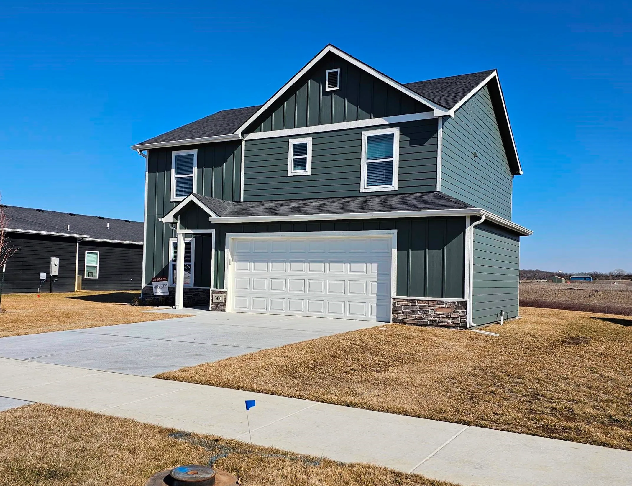 Valley Center, Kansas 67147, United States, 5 Bedrooms Bedrooms, ,3 BathroomsBathrooms,Residential,Pending,47171