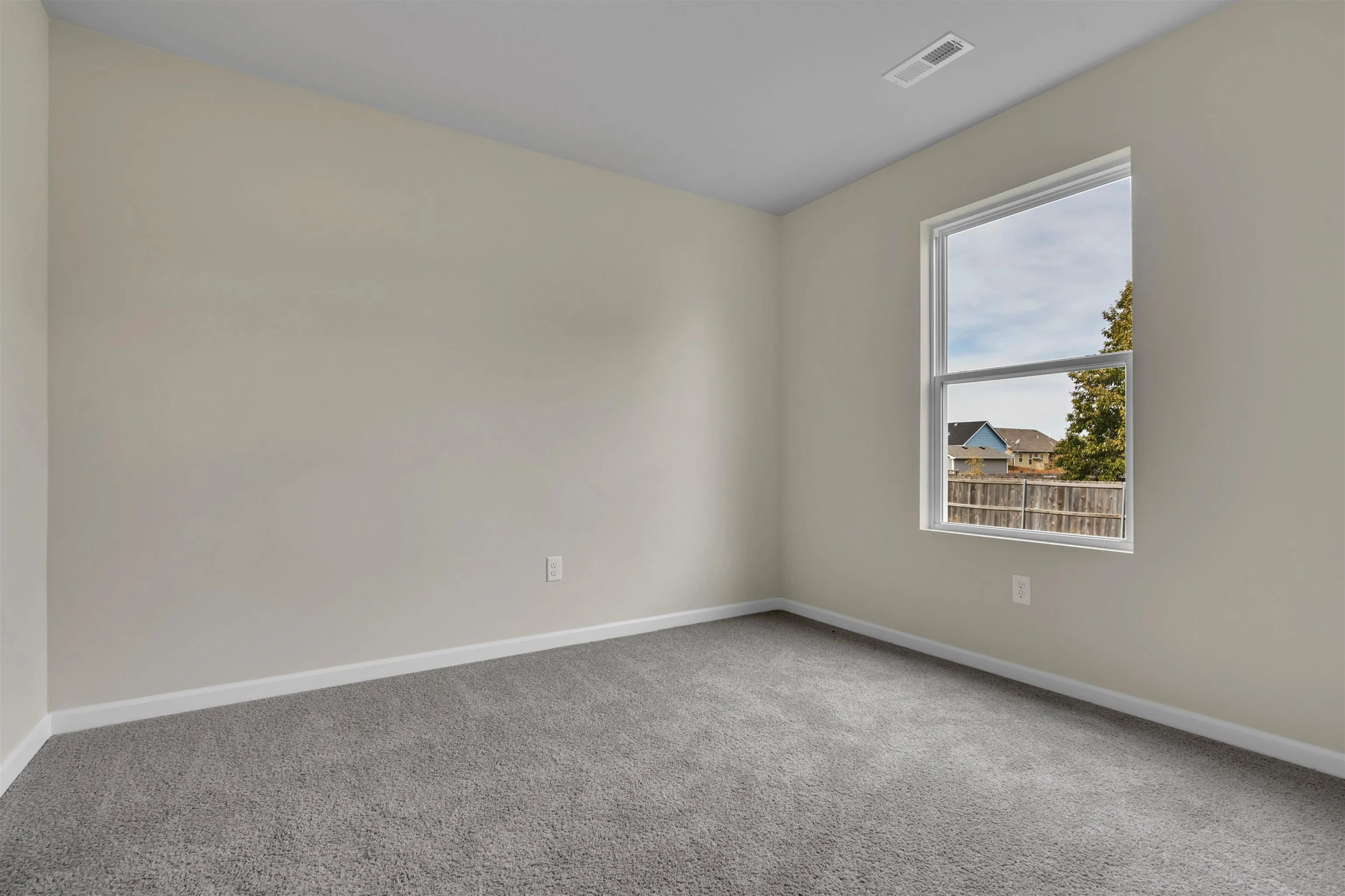 Valley Center, Kansas 67147, United States, 5 Bedrooms Bedrooms, ,3 BathroomsBathrooms,Residential,Pending,47171