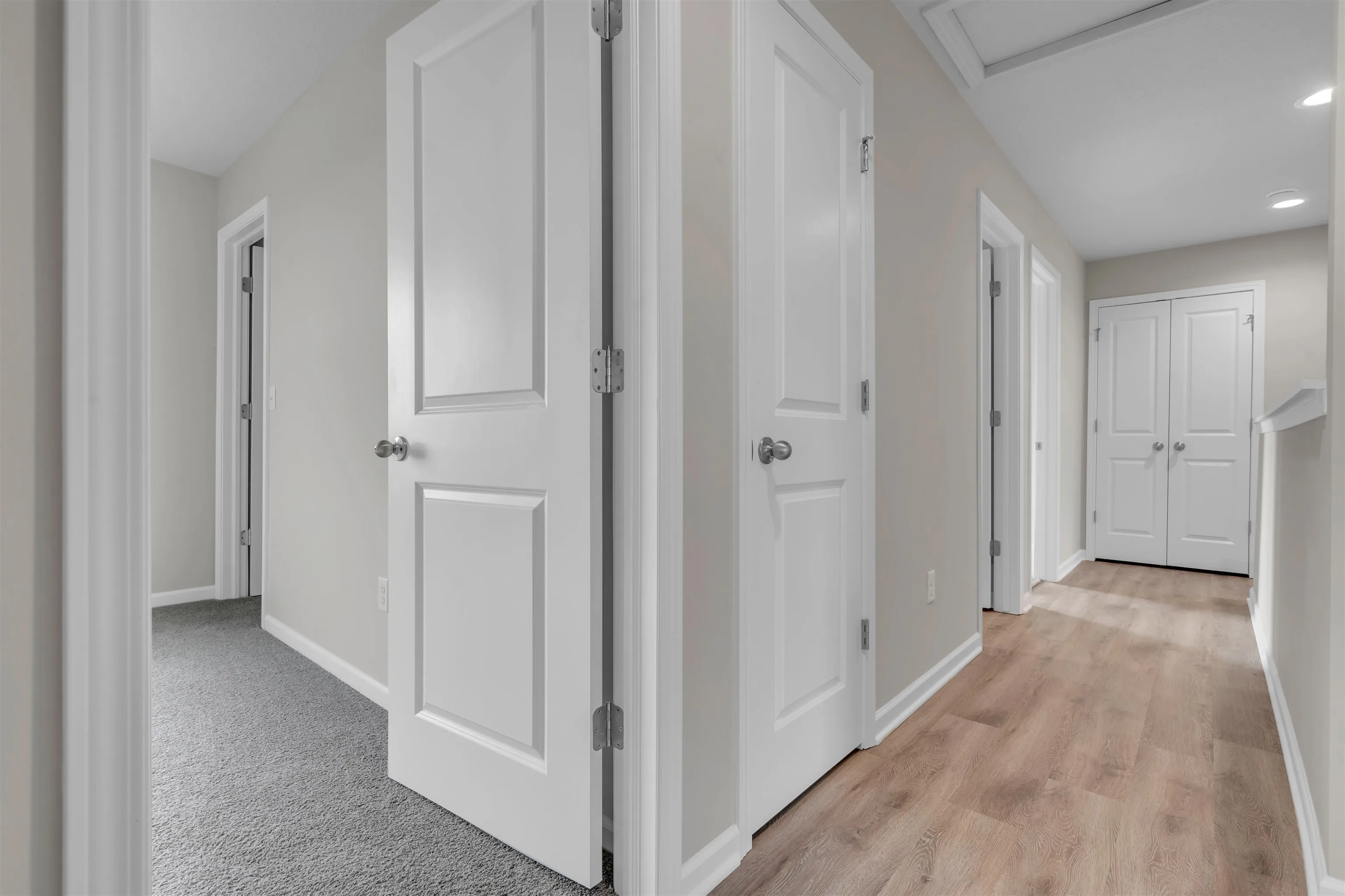 Valley Center, Kansas 67147, United States, 5 Bedrooms Bedrooms, ,3 BathroomsBathrooms,Residential,Pending,47171