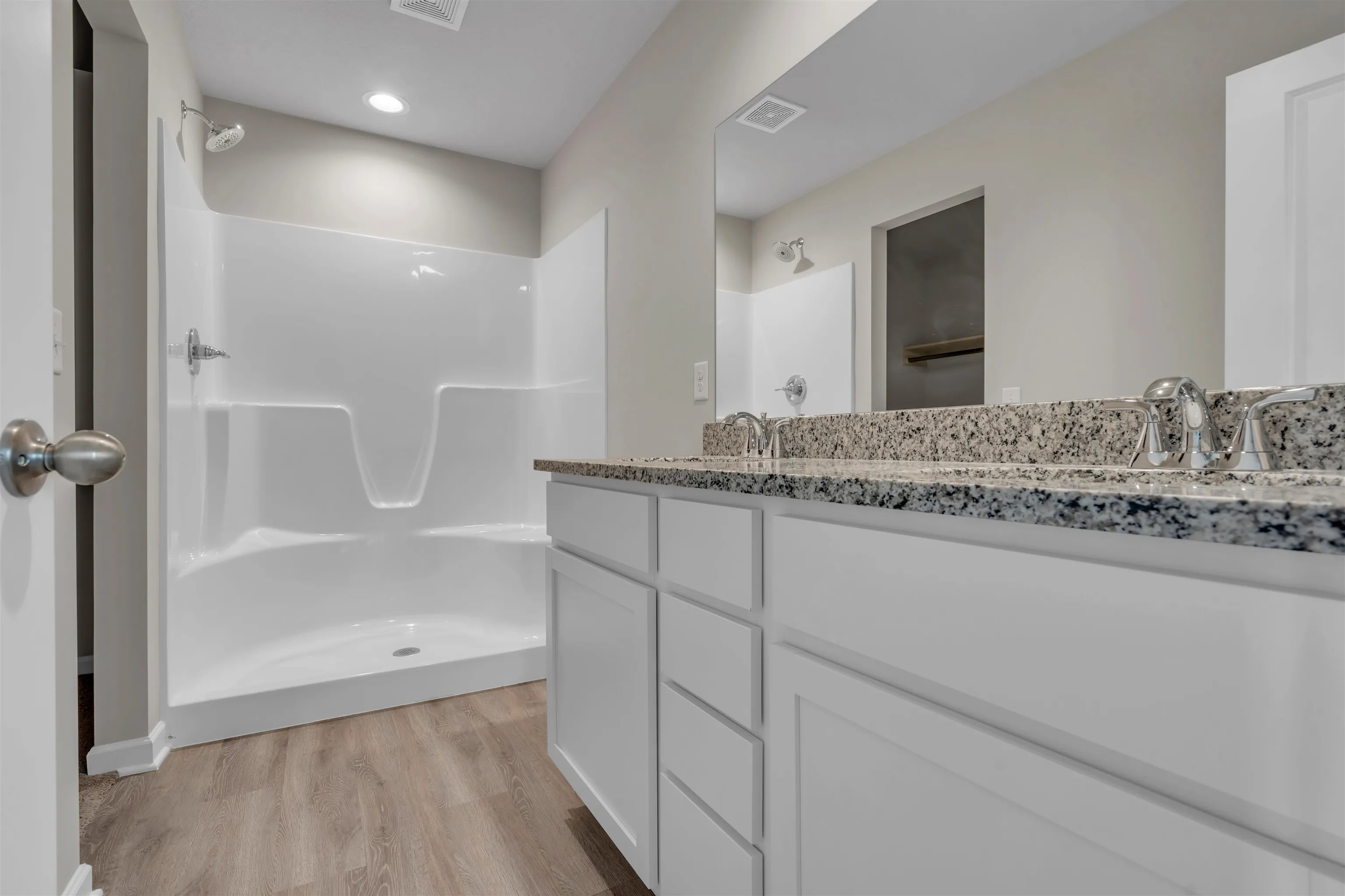 Valley Center, Kansas 67147, United States, 5 Bedrooms Bedrooms, ,3 BathroomsBathrooms,Residential,Pending,47171