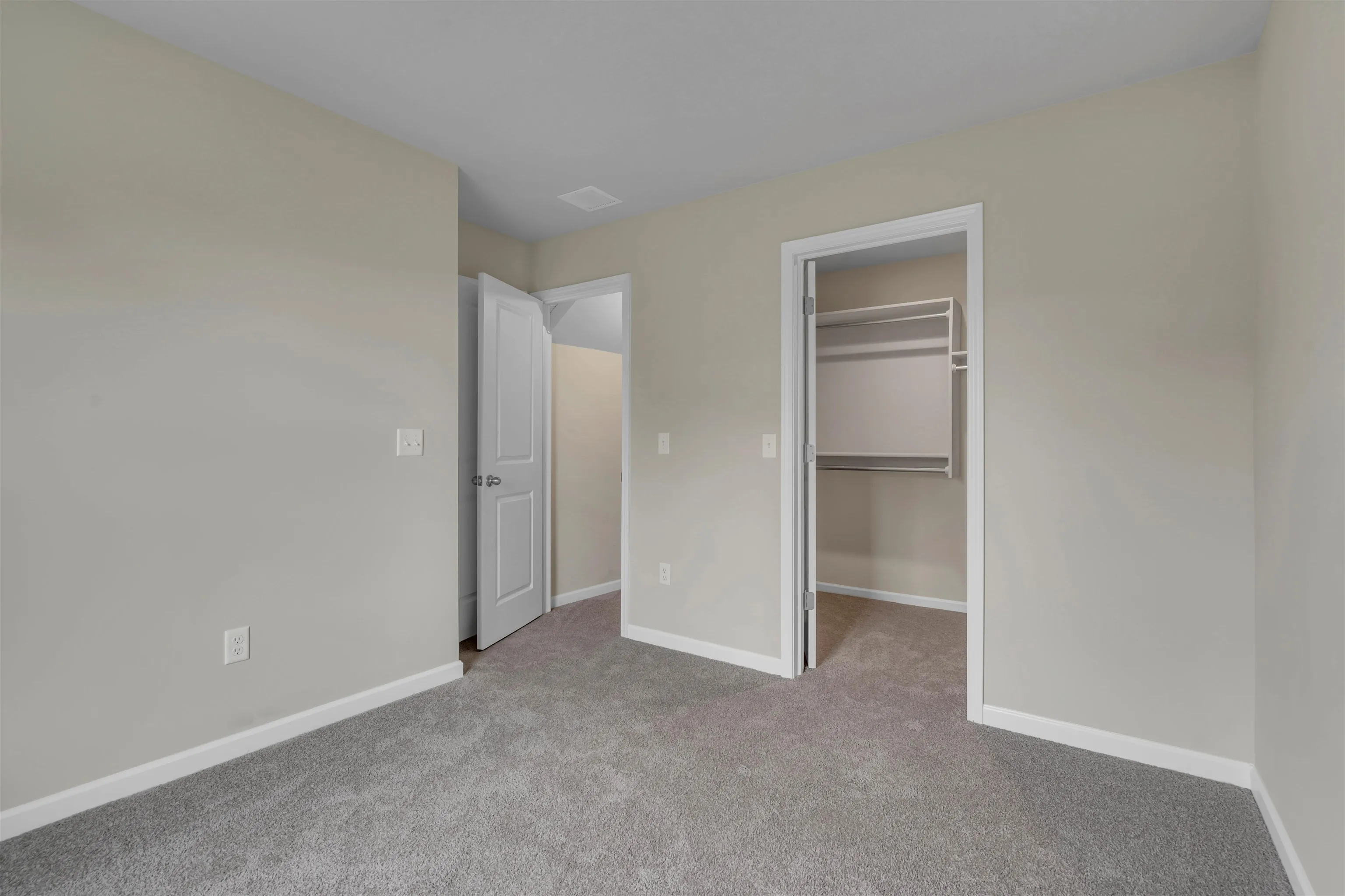 Valley Center, Kansas 67147, United States, 5 Bedrooms Bedrooms, ,3 BathroomsBathrooms,Residential,Pending,47171