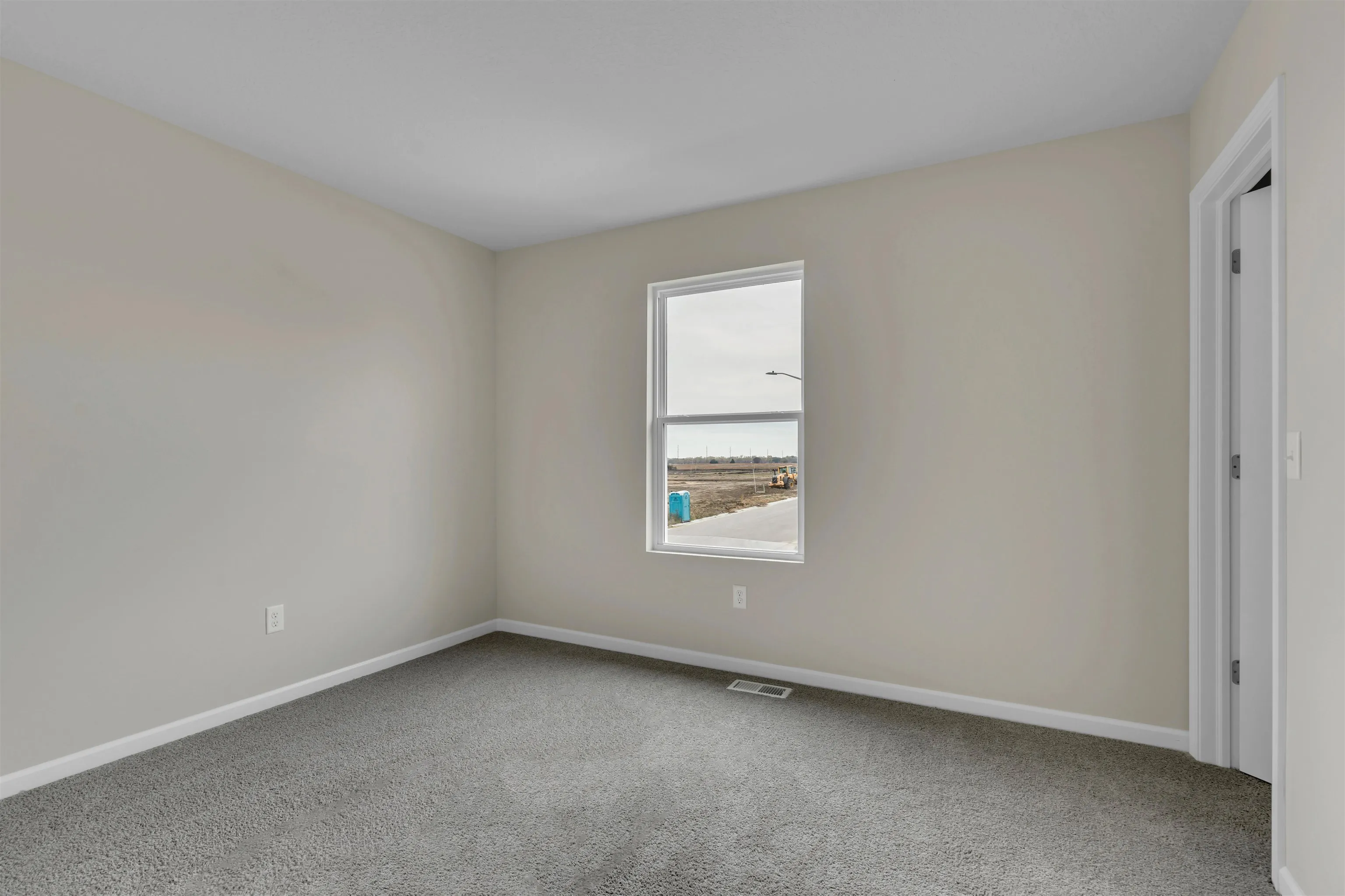 Valley Center, Kansas 67147, United States, 5 Bedrooms Bedrooms, ,3 BathroomsBathrooms,Residential,Pending,47171