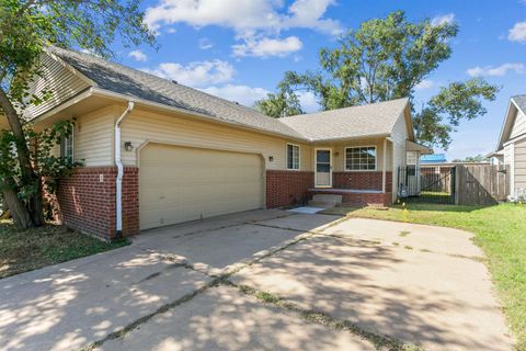 Homes For Sale - 5 N Hopper Dr<br/> Goddard, KS 67052