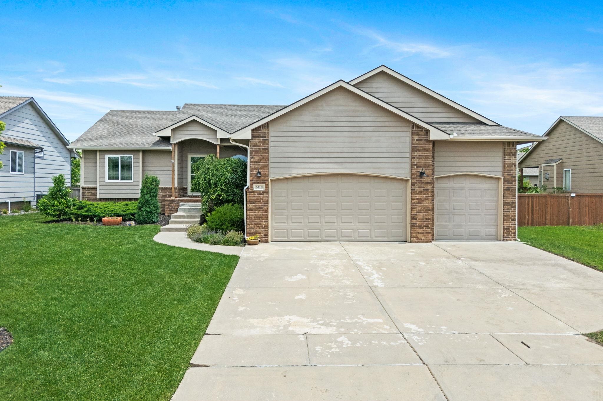 2410 N Woodridge Cir, Wichita, Kansas image 2