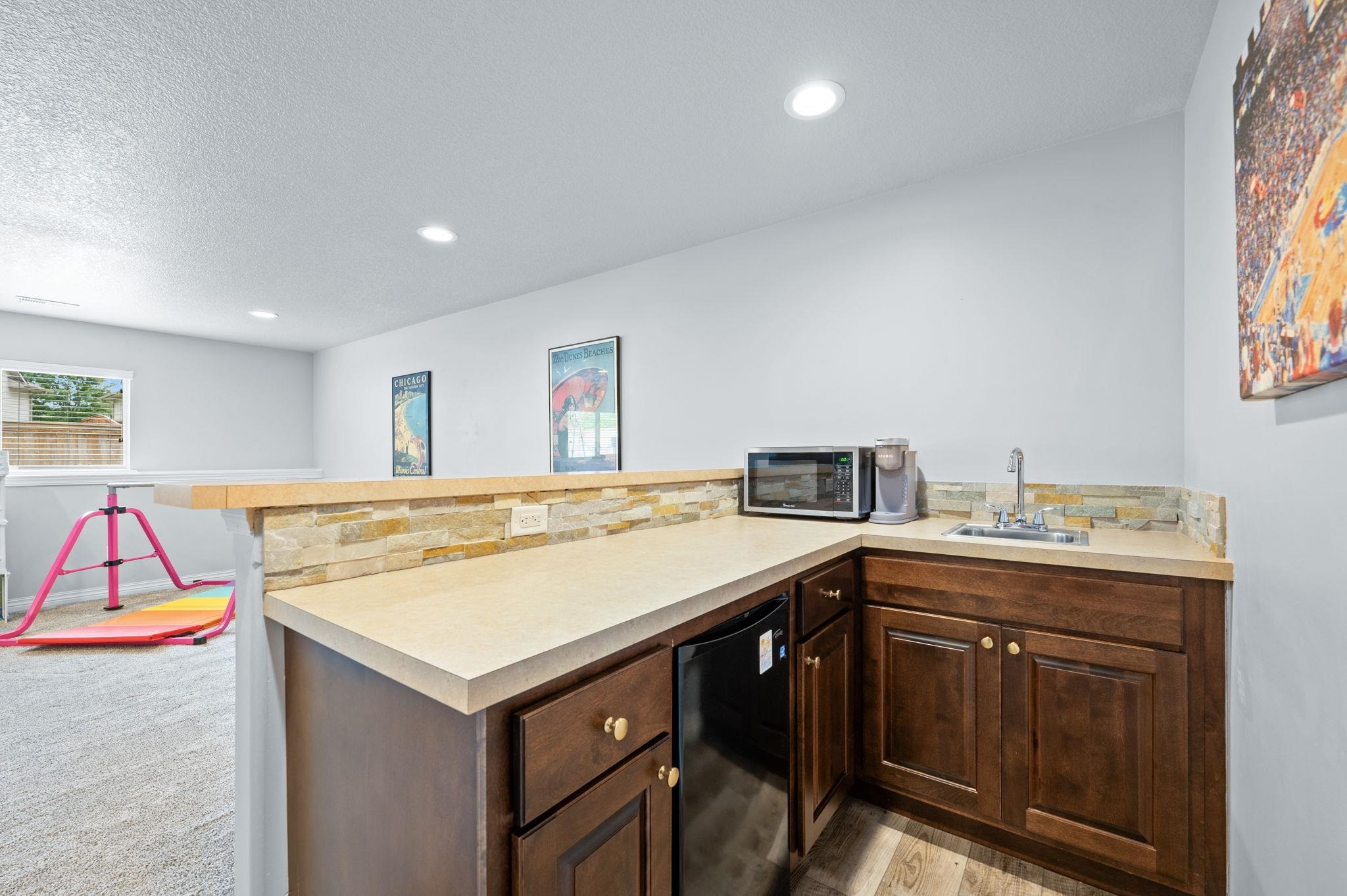 2410 N Woodridge Cir, Wichita, Kansas image 26