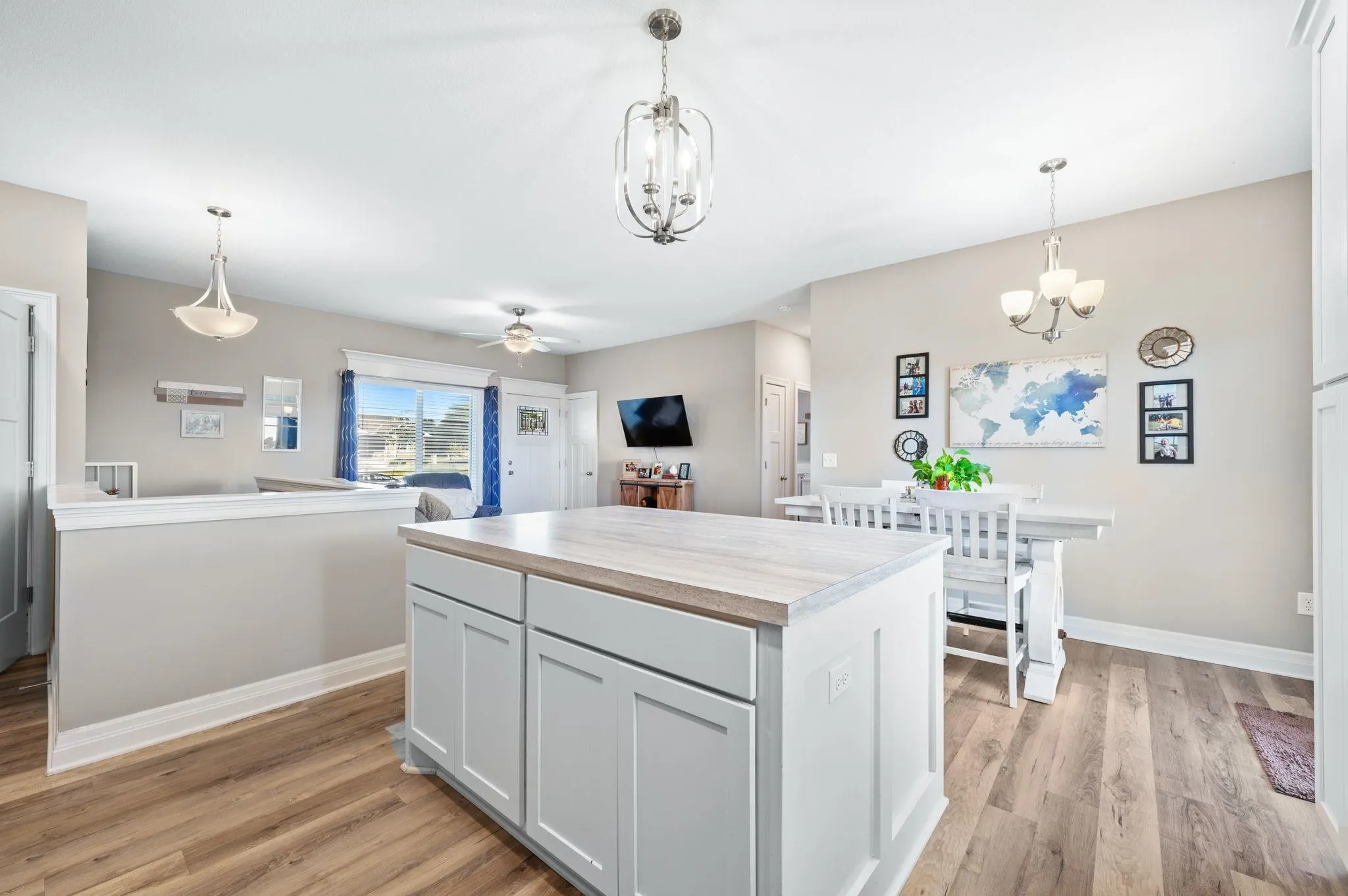 Goddard, Kansas 67052, United States, 5 Bedrooms Bedrooms, ,3 BathroomsBathrooms,Residential,Active,194223