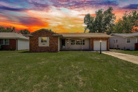 Homes For Sale - 511 W Aspen St<br/> Wichita, KS 67217