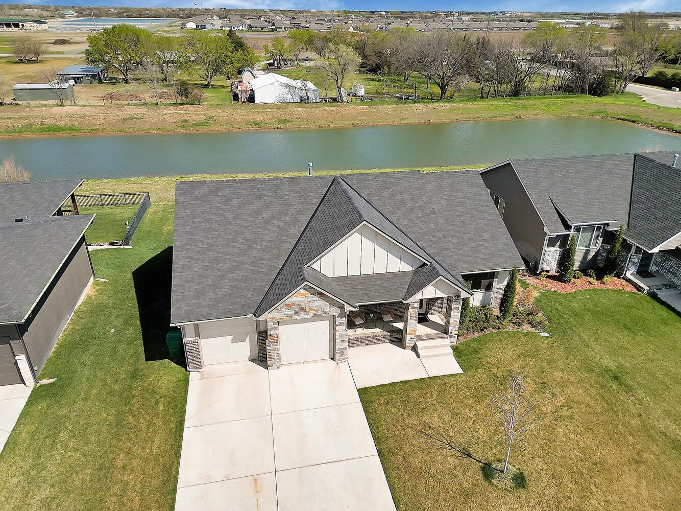 1252 E Outland Ct, Goddard, Kansas image 2