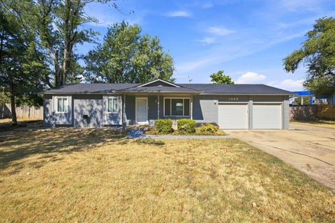 Homes For Sale - 1349 N Summitlawn St<br/> Wichita, KS 67212