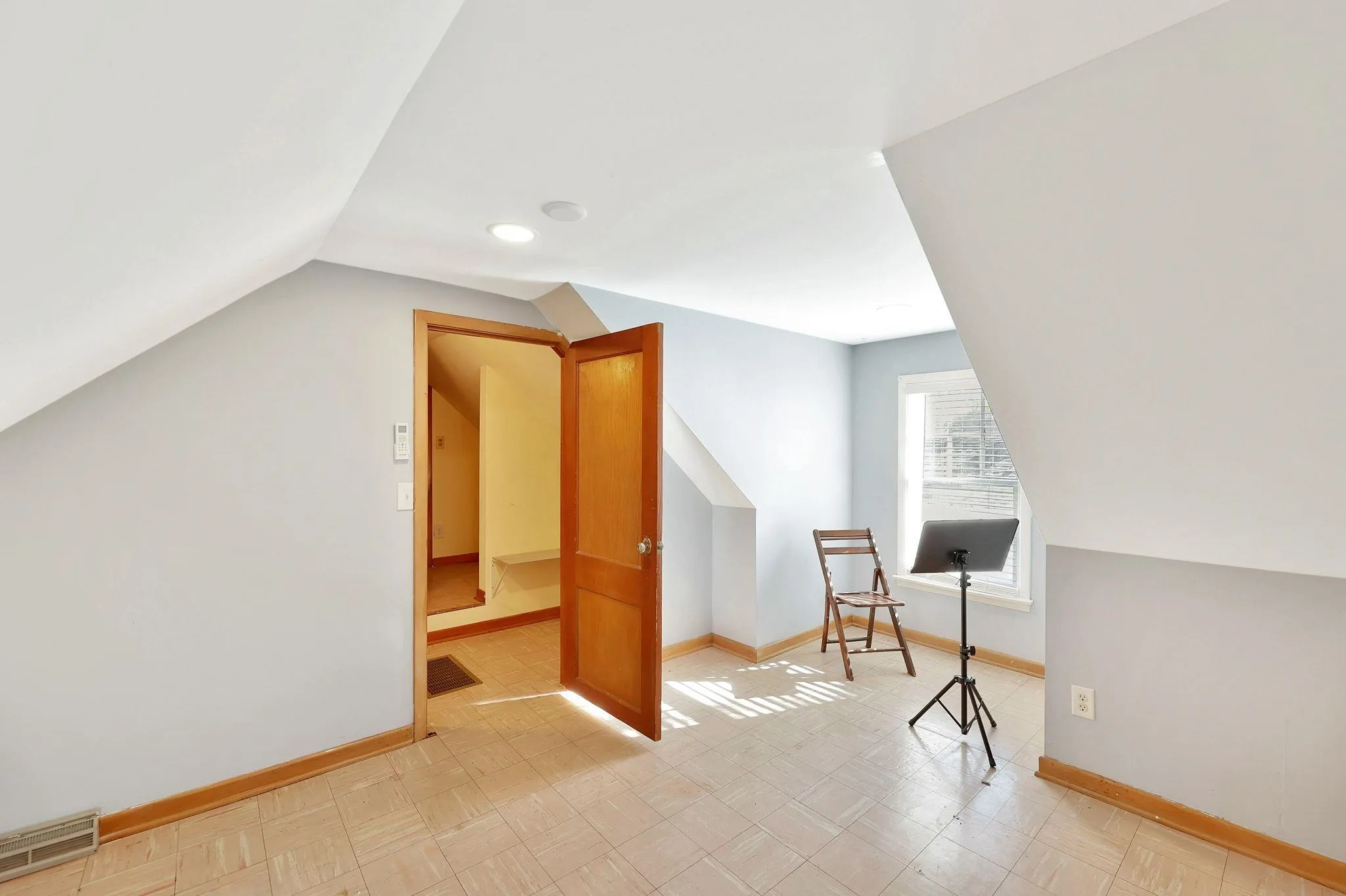 Wichita, Kansas 67211, United States, 3 Bedrooms Bedrooms, ,1 BathroomBathrooms,Residential,Pending,31033