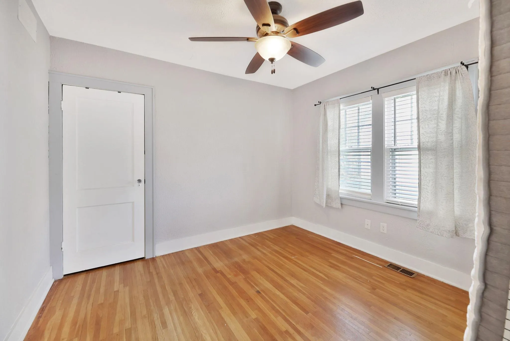 Wichita, Kansas 67211, United States, 3 Bedrooms Bedrooms, ,1 BathroomBathrooms,Residential,Pending,31033