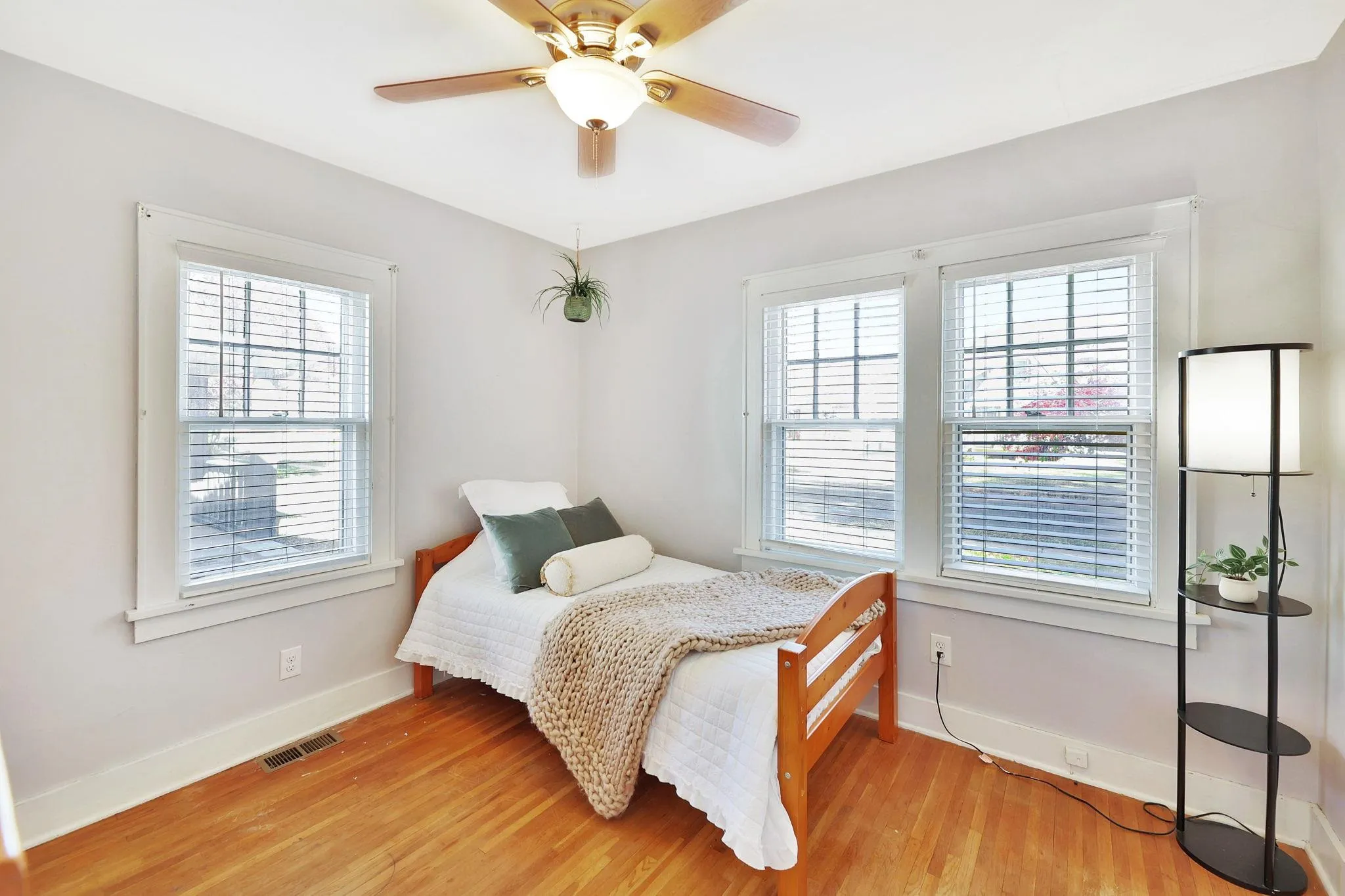 Wichita, Kansas 67211, United States, 3 Bedrooms Bedrooms, ,1 BathroomBathrooms,Residential,Pending,31033