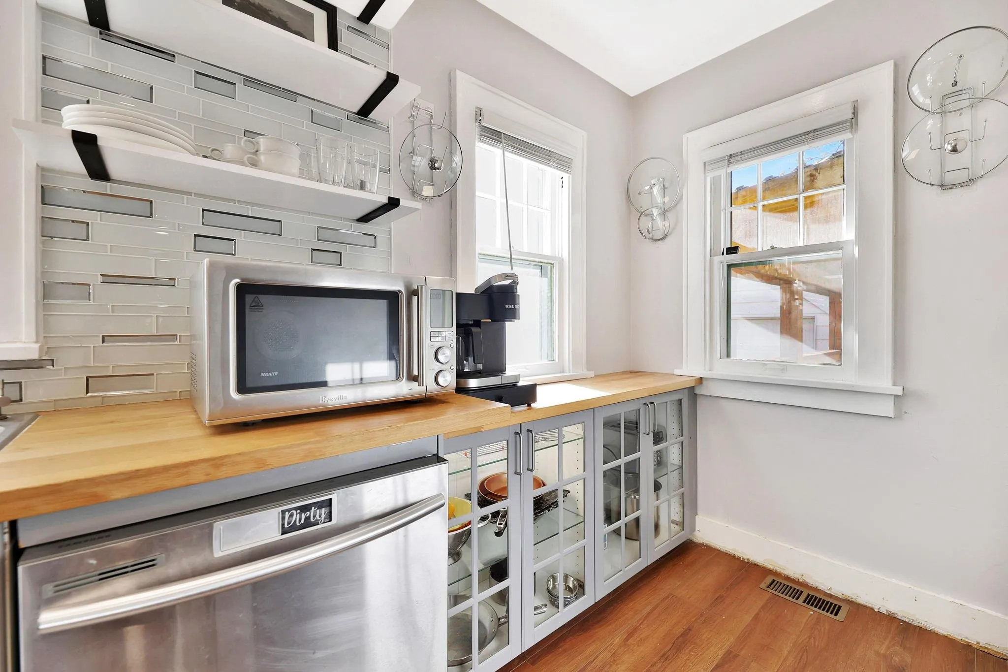 Wichita, Kansas 67211, United States, 3 Bedrooms Bedrooms, ,1 BathroomBathrooms,Residential,Pending,31033