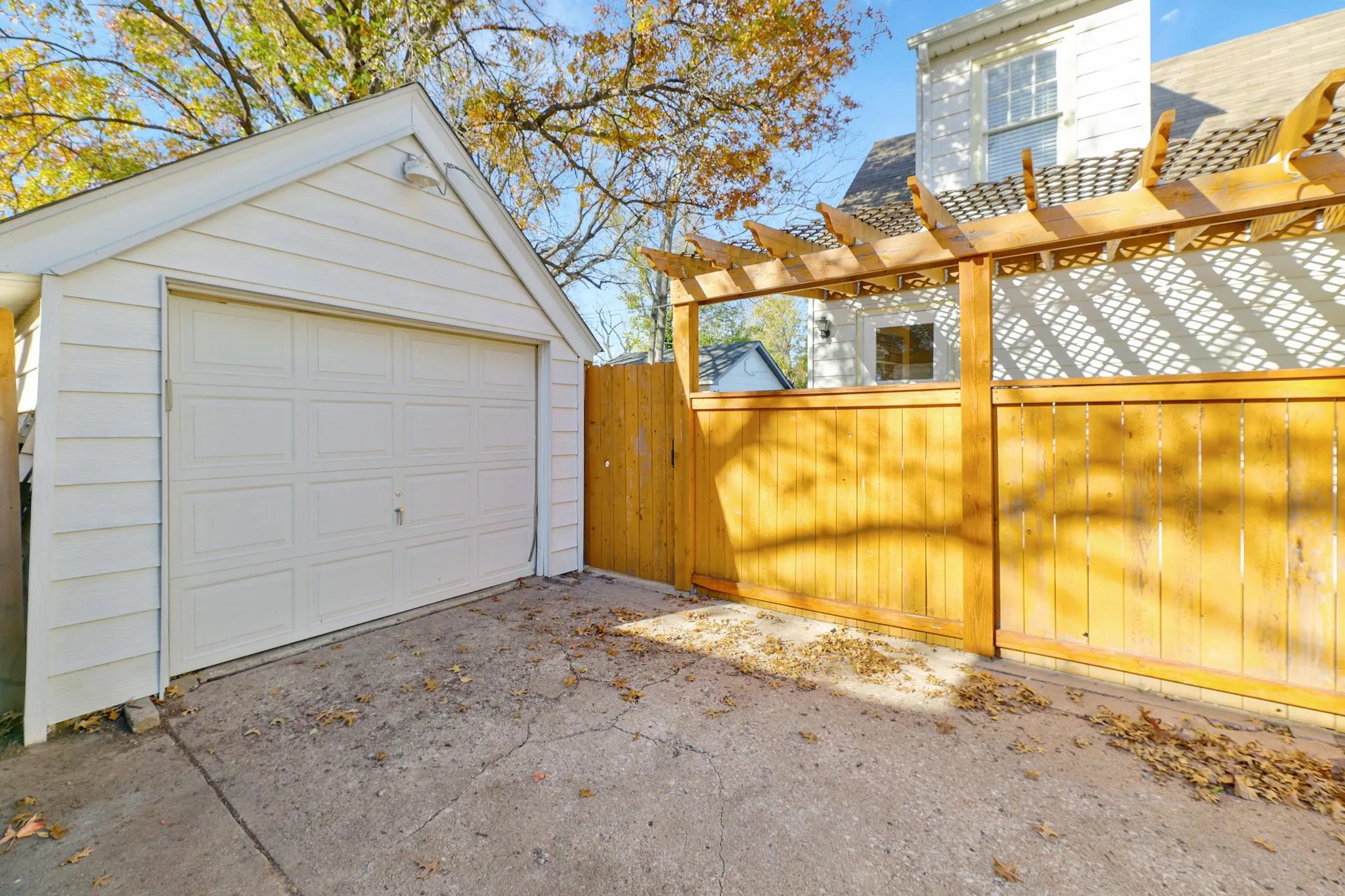 Wichita, Kansas 67211, United States, 3 Bedrooms Bedrooms, ,1 BathroomBathrooms,Residential,Pending,31033