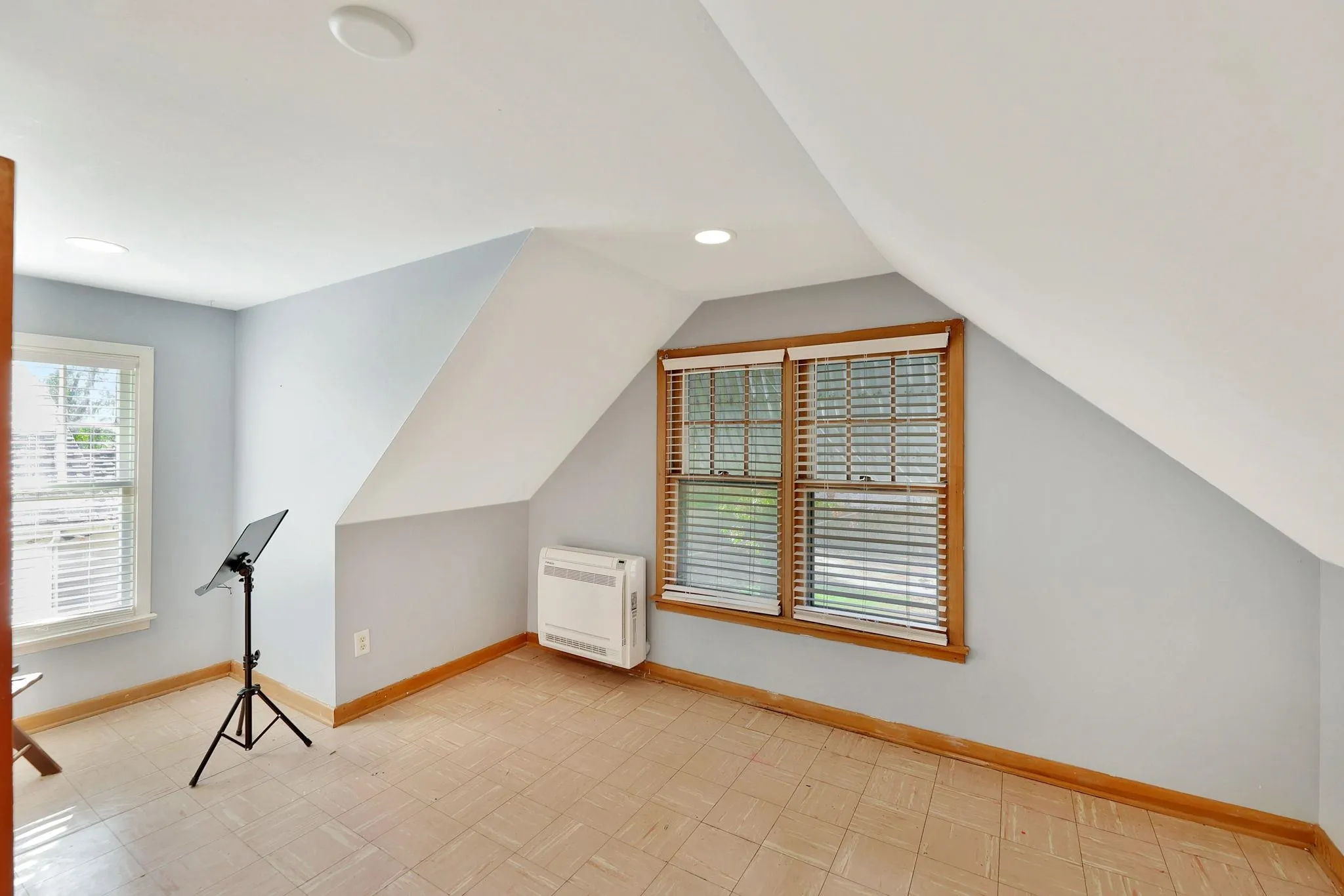 Wichita, Kansas 67211, United States, 3 Bedrooms Bedrooms, ,1 BathroomBathrooms,Residential,Pending,31033