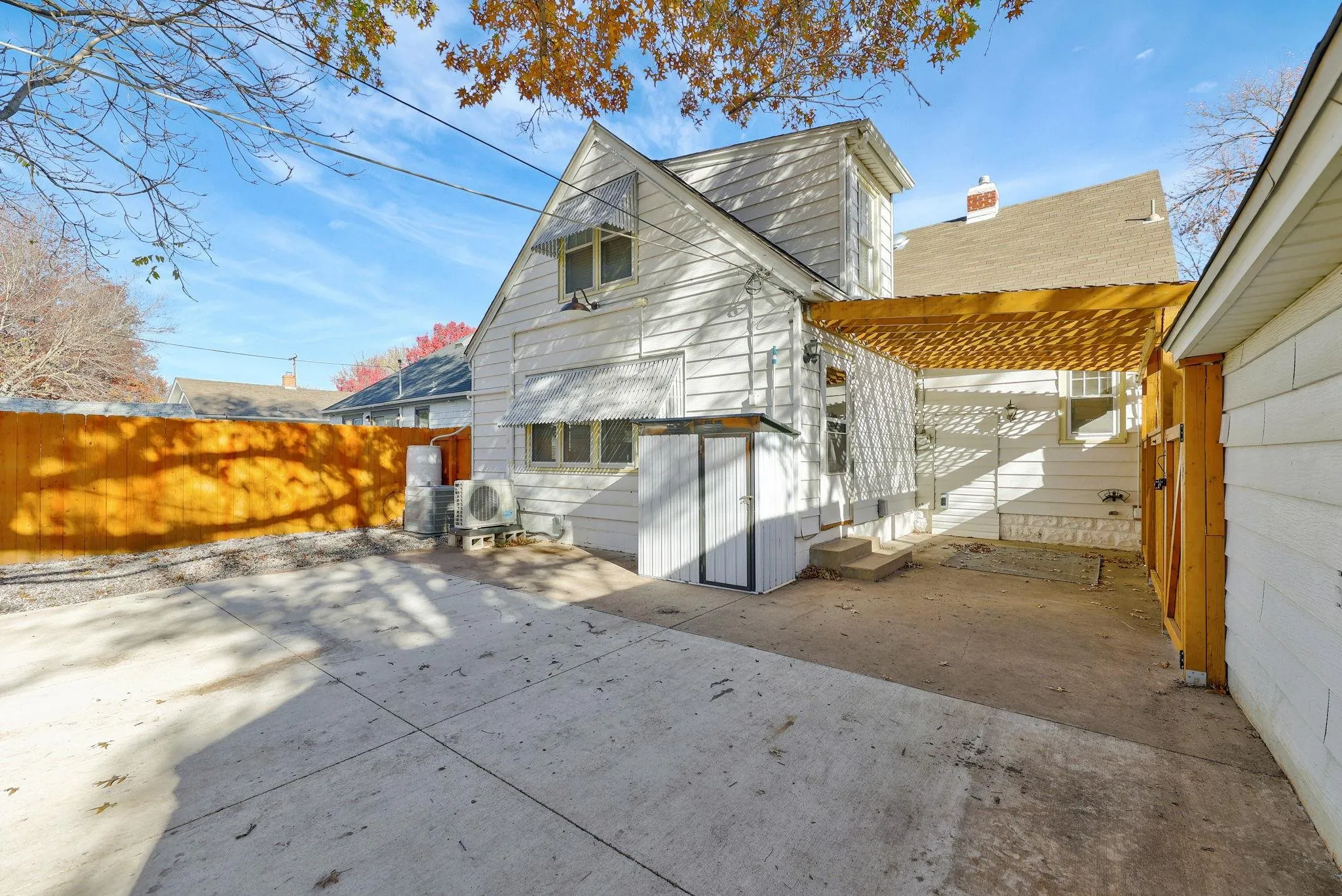 Wichita, Kansas 67211, United States, 3 Bedrooms Bedrooms, ,1 BathroomBathrooms,Residential,Pending,31033