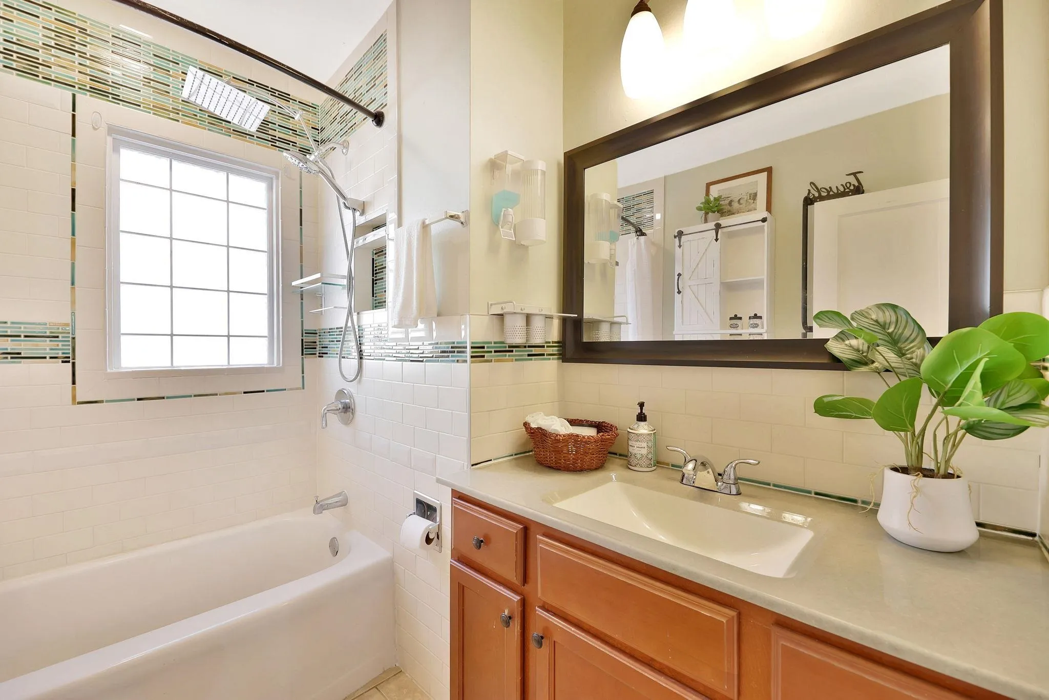 Wichita, Kansas 67211, United States, 3 Bedrooms Bedrooms, ,1 BathroomBathrooms,Residential,Pending,31033