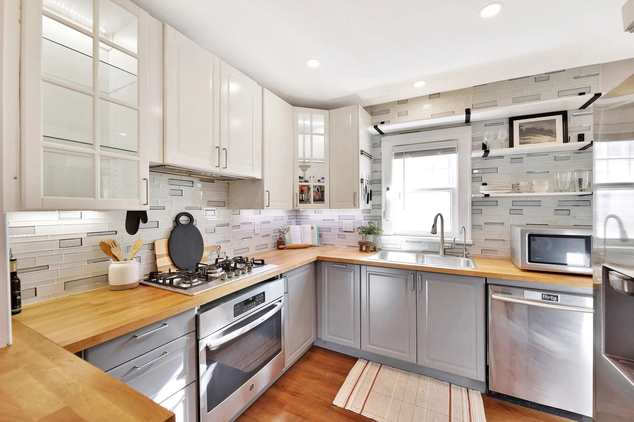 Wichita, Kansas 67211, United States, 3 Bedrooms Bedrooms, ,1 BathroomBathrooms,Residential,Pending,31033