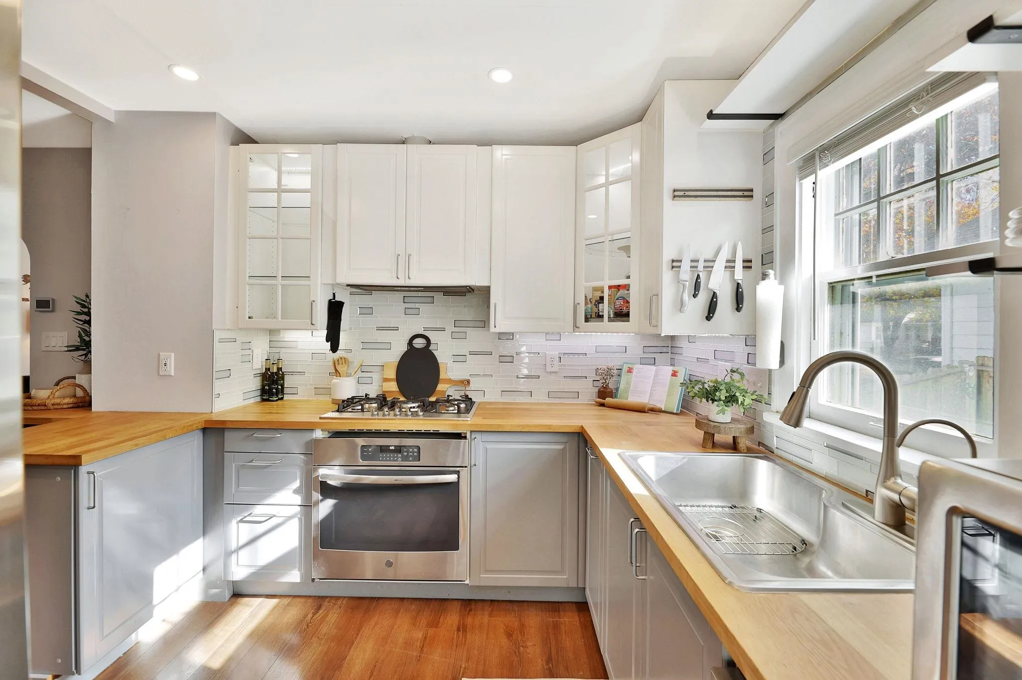 Wichita, Kansas 67211, United States, 3 Bedrooms Bedrooms, ,1 BathroomBathrooms,Residential,Pending,31033