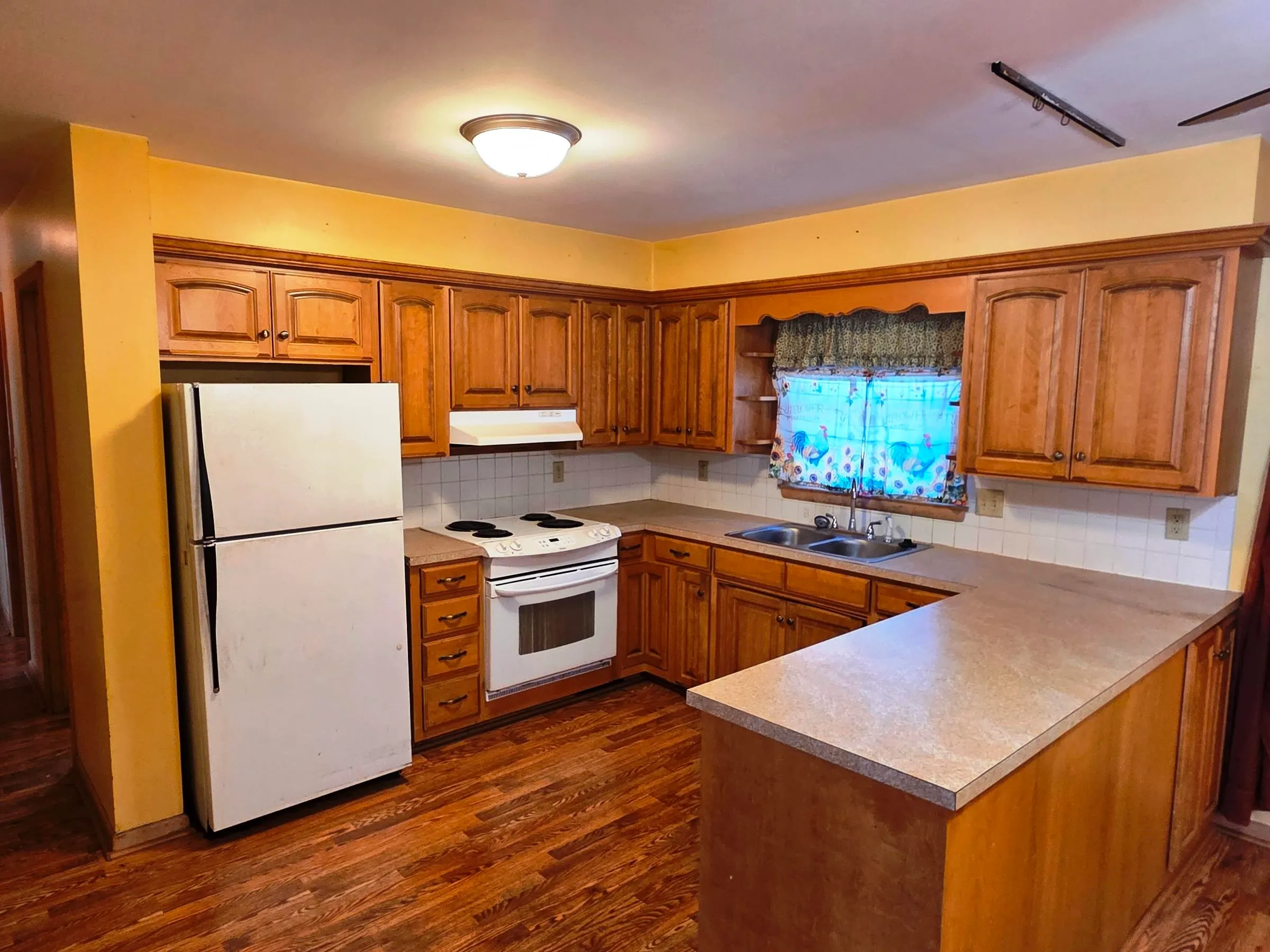 Hesston, Kansas 67062, United States, 3 Bedrooms Bedrooms, ,2 BathroomsBathrooms,Residential,Active,238005