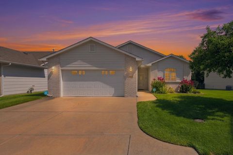Townhouse For Sale - 8222 W Nantucket St<br/> Sedgwick County, Wichita, KS 67212