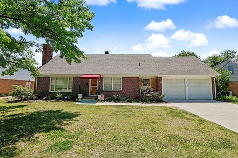 Photo of 2835 E Aloma ST, Wichita, KS 67211 (MLS # 673056)