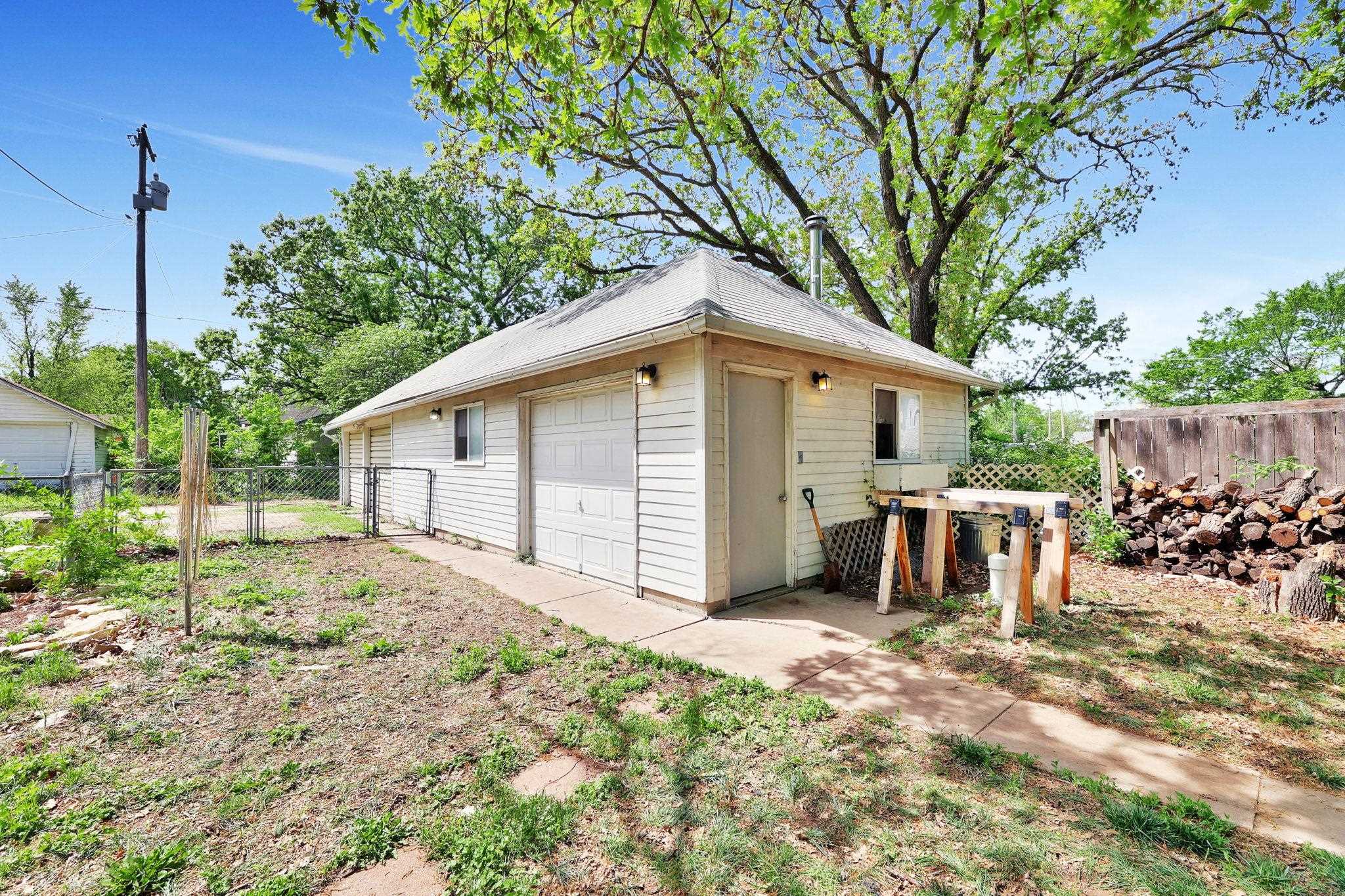 621 E 7th St, Newton, Kansas image 35