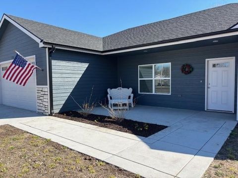 Homes For Sale - 108 E 5th St<br/> Dickinson County, Solomon, KS 67480