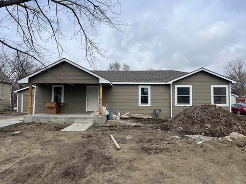 Homes For Sale - 426 E Clark Ave<br/> Augusta, KS 67010