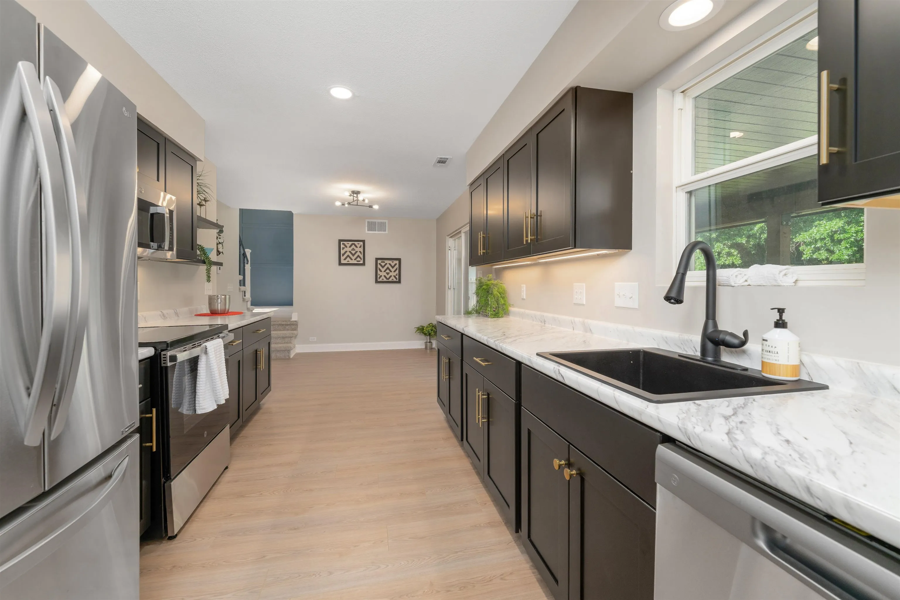 Wichita, Kansas 67209, United States, 3 Bedrooms Bedrooms, ,3 BathroomsBathrooms,Residential,Active,171406