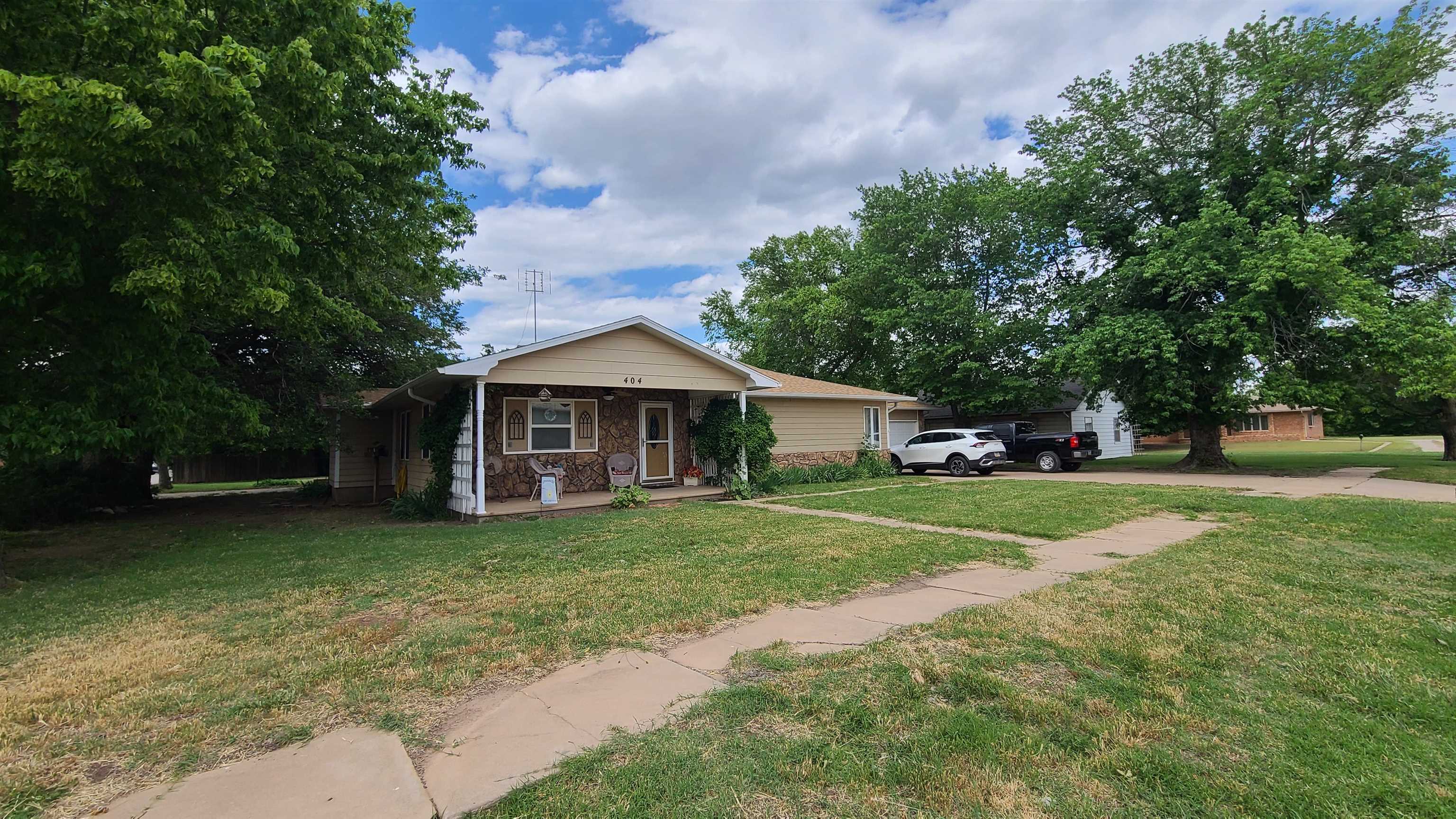 404 E 13th St, Harper, Kansas image 3