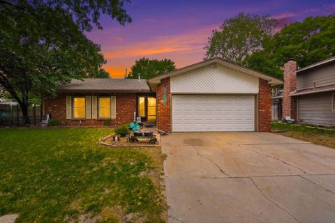 Condo For Sale - 1121 N Hazelwood Ln<br/> Wichita, KS 67212