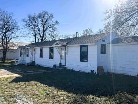 Multifamily For Sale - 1220 S C St<br/> Wellington, KS 67152