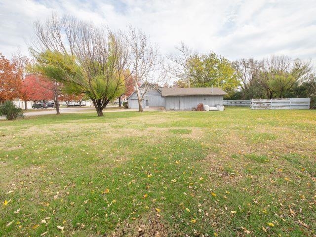 409 W 1st St, Hillsboro, Kansas image 2