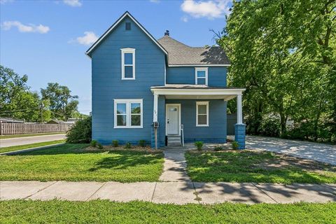 Homes For Sale - 301 SW 3rd St<br/> Newton, KS 67114