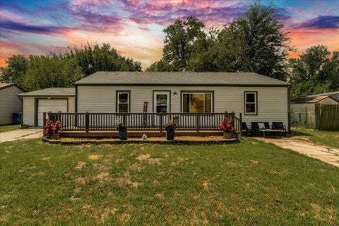 Homes For Sale - 417 W Hollywood Dr<br/> Wichita, KS 67217