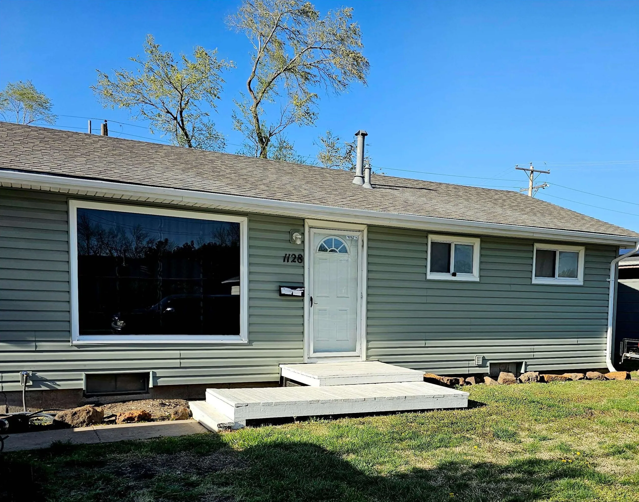 Salina, Kansas 67401, United States, 2 Bedrooms Bedrooms, ,1 BathroomBathrooms,Residential,Pending,144167