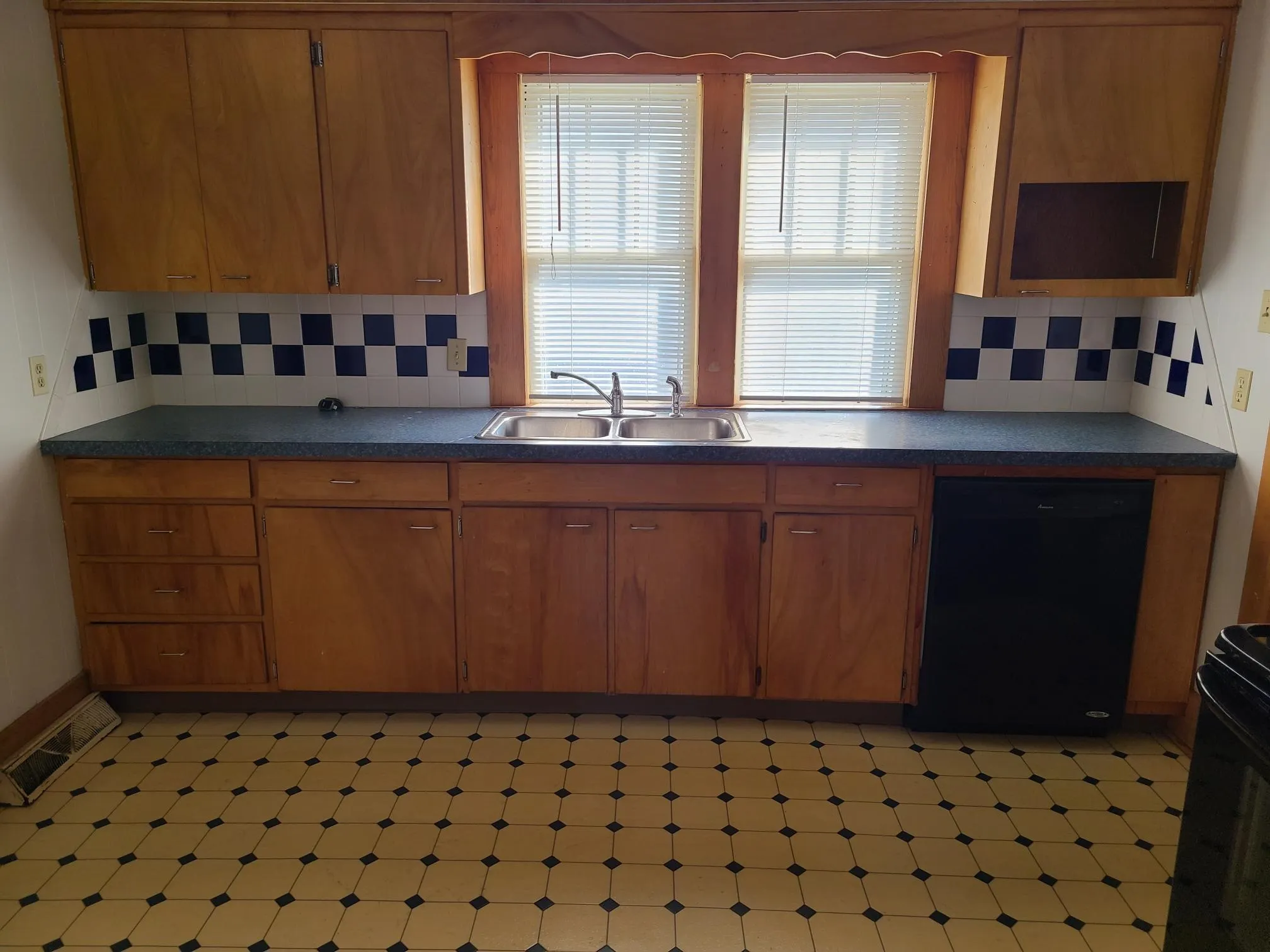 Winfield, Kansas 67156, United States, 3 Bedrooms Bedrooms, ,2 BathroomsBathrooms,Residential,Active,147136